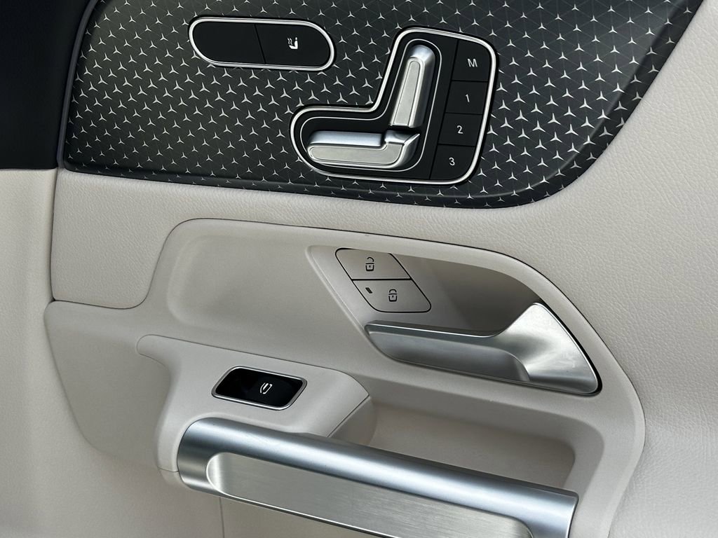 Certified 2025 Mercedes-Benz GLB 250 4MATIC image 16
