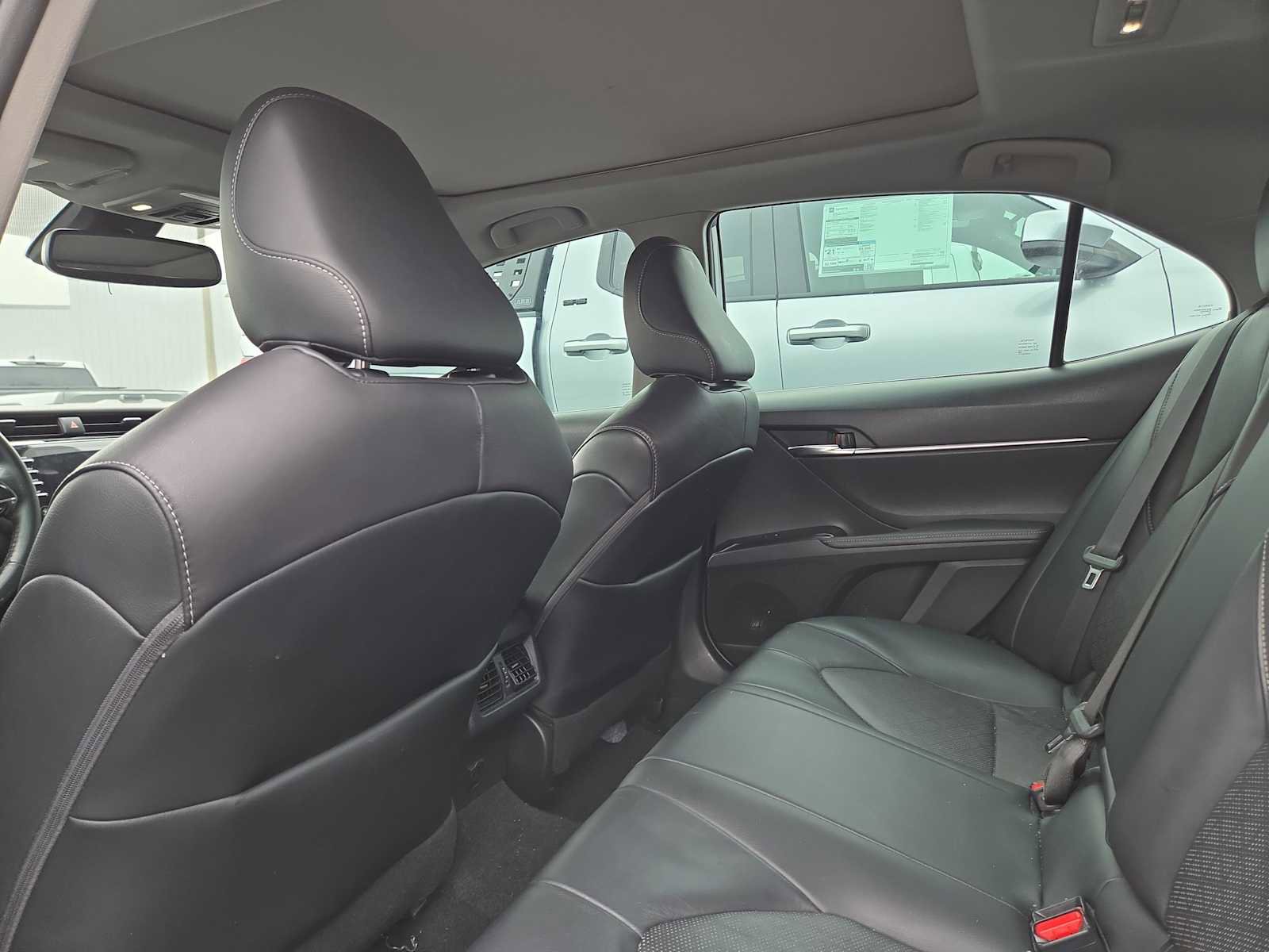 Used 2020 Toyota Camry XSE image 6