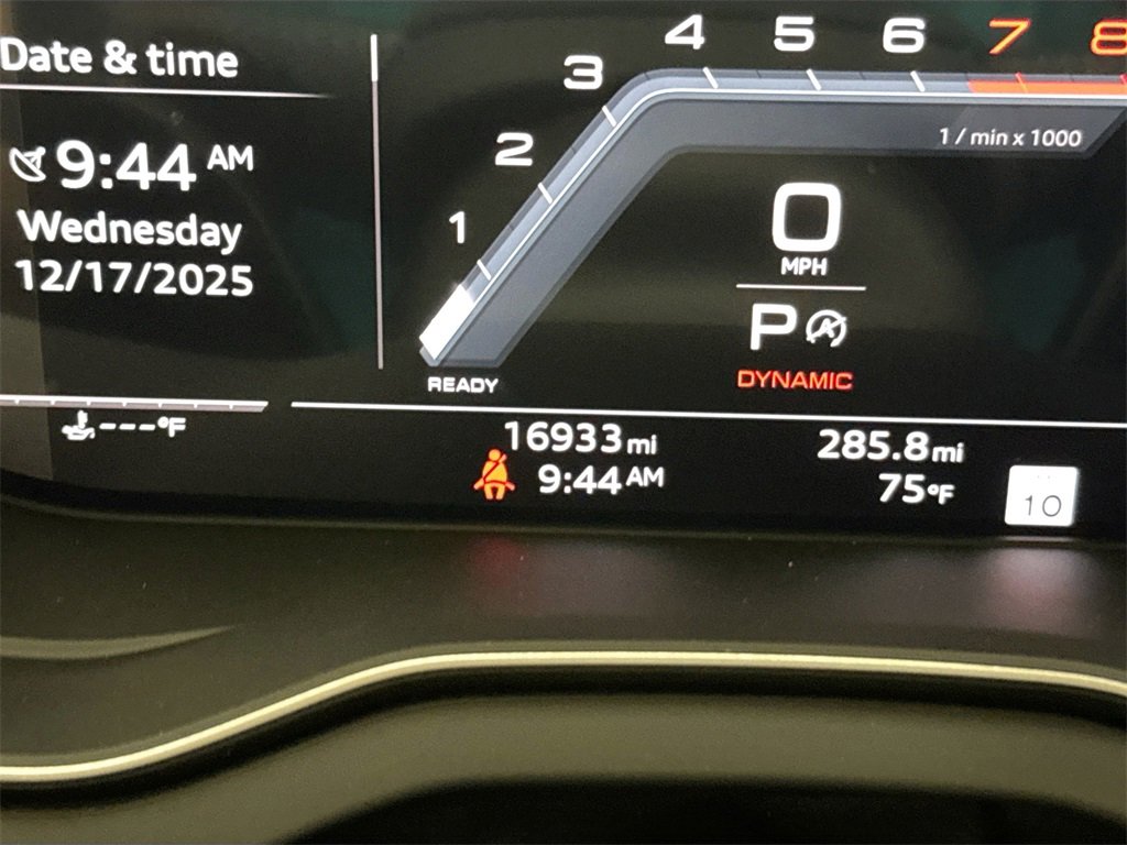 Used 2024 Audi SQ5 Prestige image 12