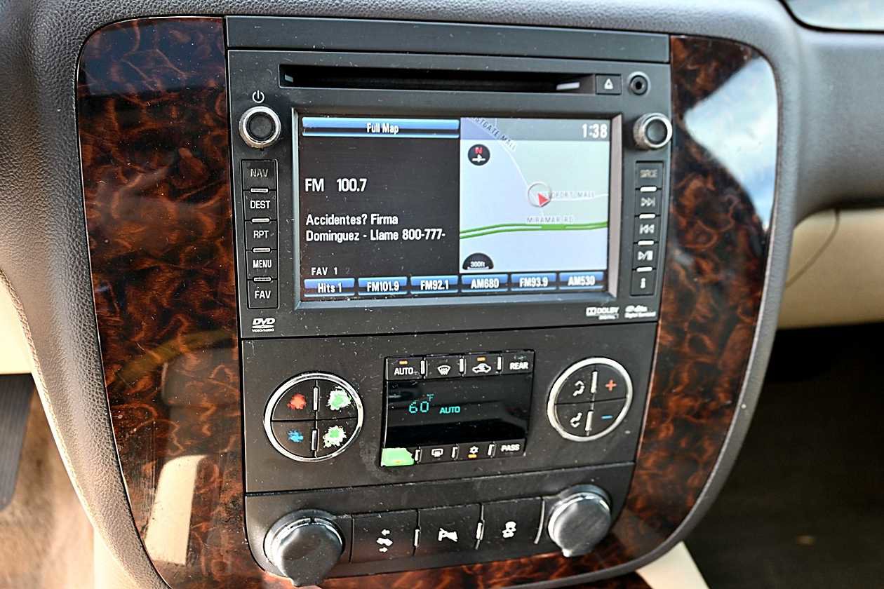 Used 2013 GMC Yukon Denali AWD/4WD image 28