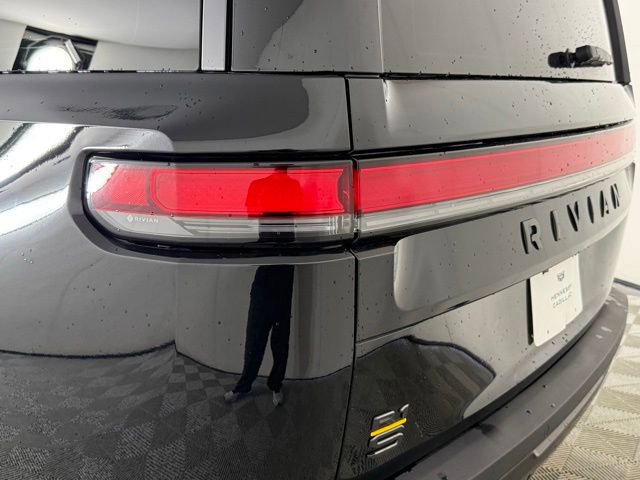 Used 2025 Rivian R1S Premium AWD/4WD image 17