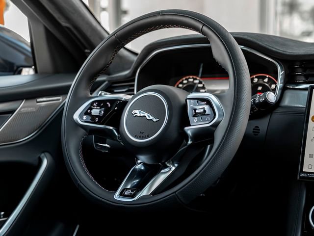 New 2026 Jaguar F-PACE SVR image 20