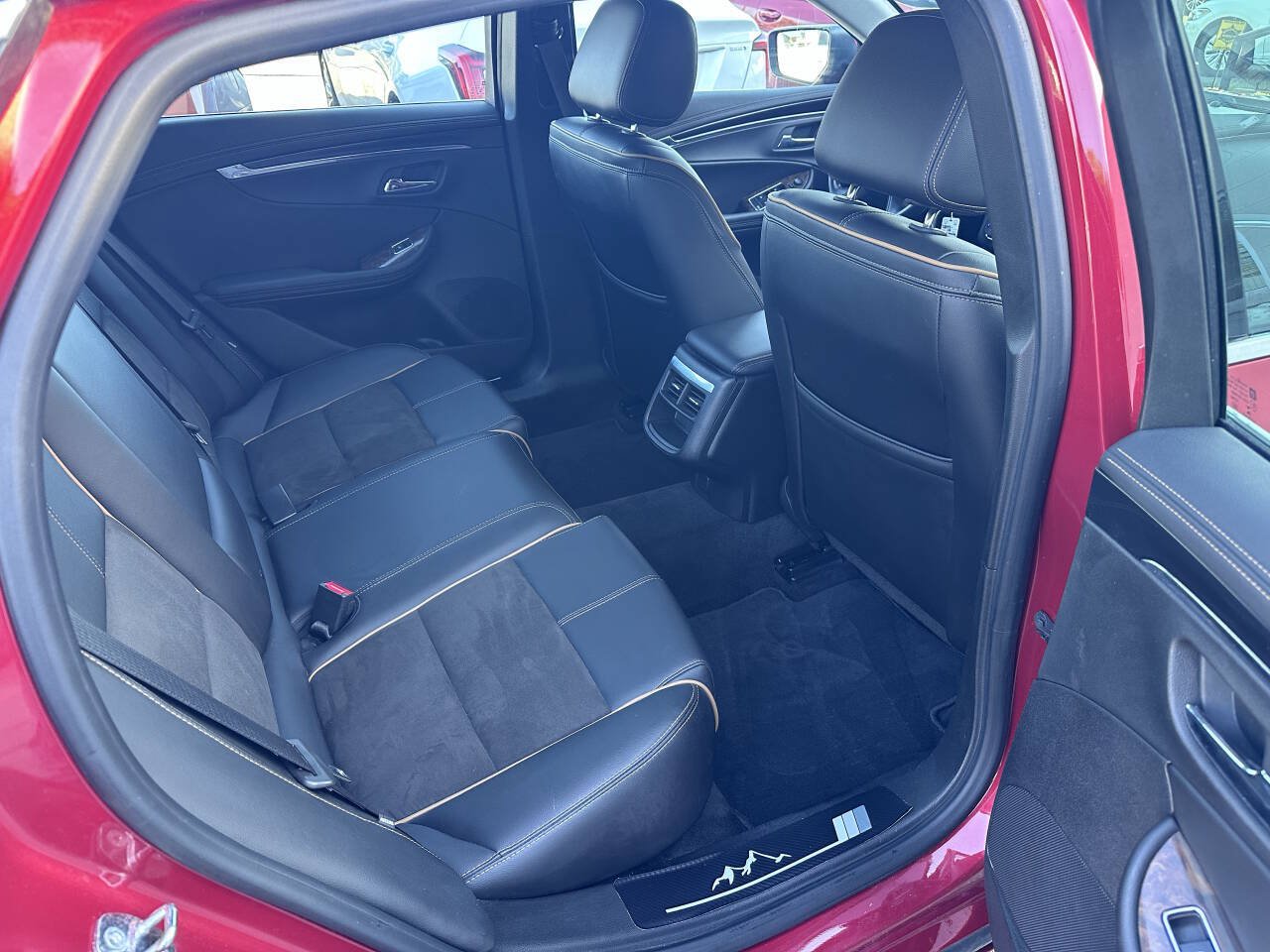 Used 2015 Chevrolet Impala LT w/ Convenience Package FWD image 33