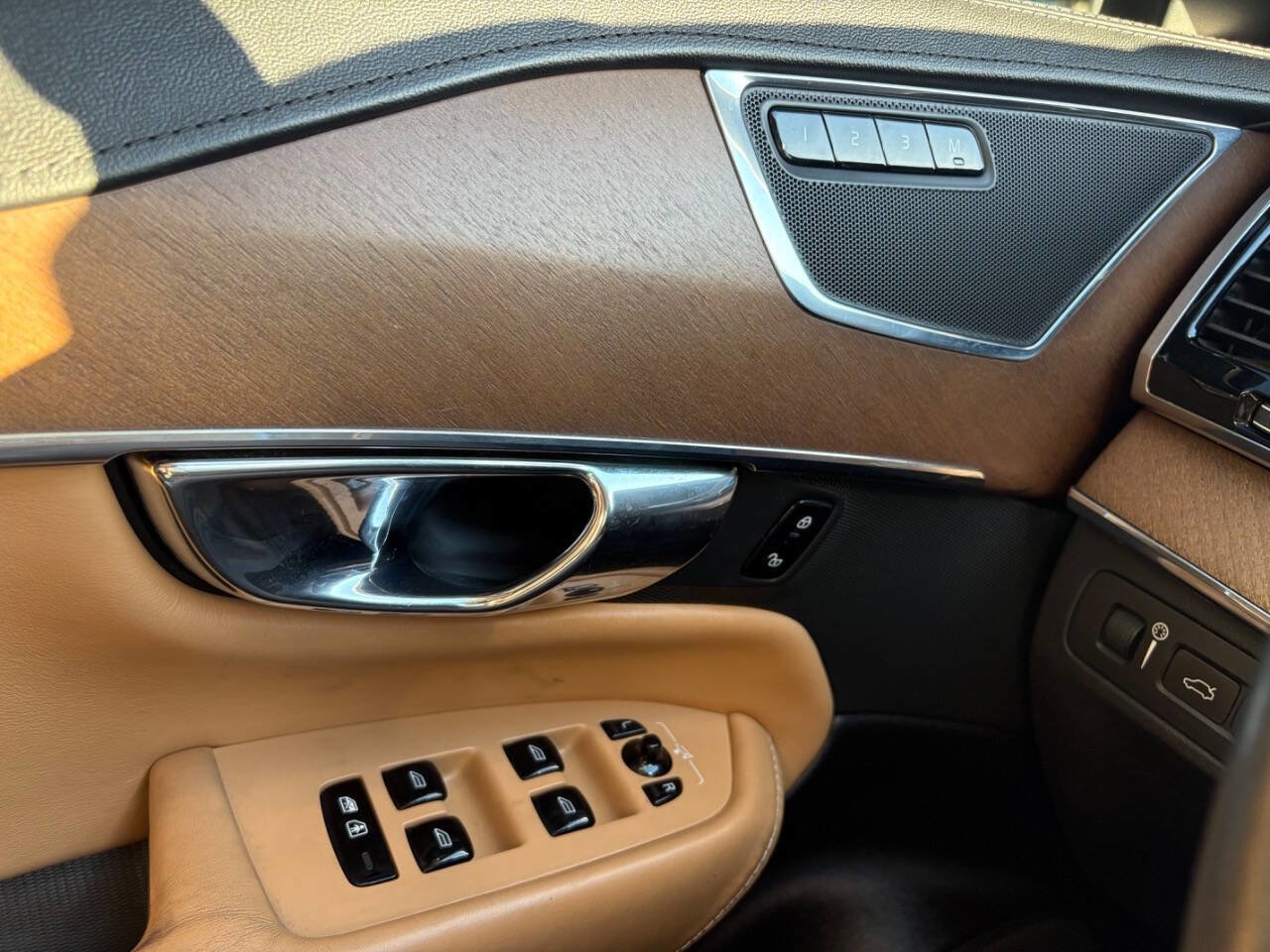 Used 2016 Volvo XC90 T8 Inscription image 29