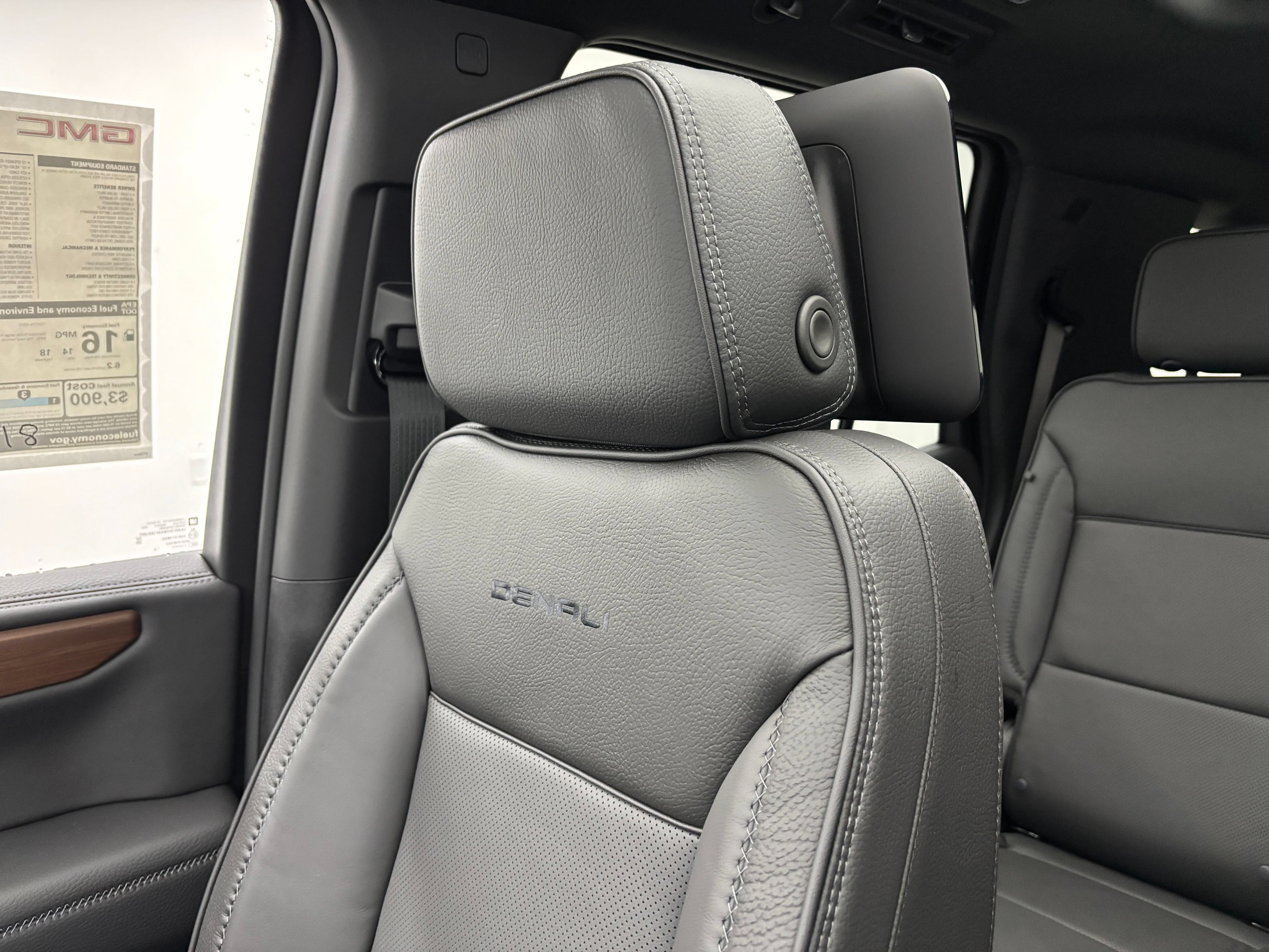 New 2026 GMC Yukon Denali w/ Denali Reserve Package AWD/4WD image 53