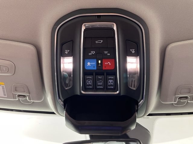 Used 2023 Jeep Grand Cherokee L Limited AWD/4WD image 37