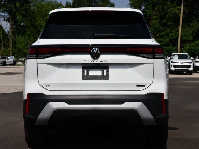 New 2025 Volkswagen Tiguan SE image 6