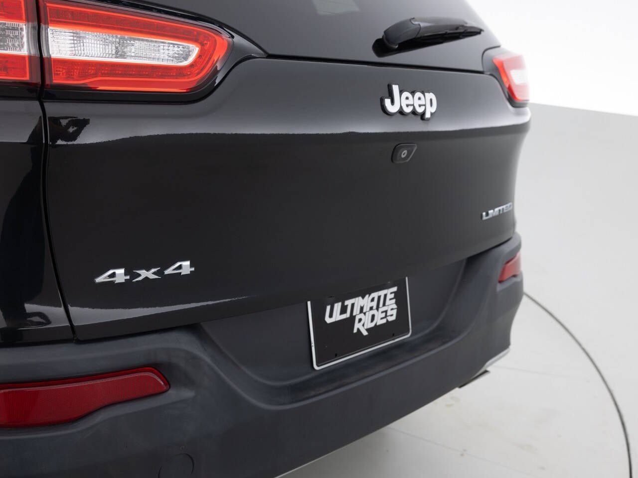 Used 2014 Jeep Cherokee Limited AWD/4WD image 16