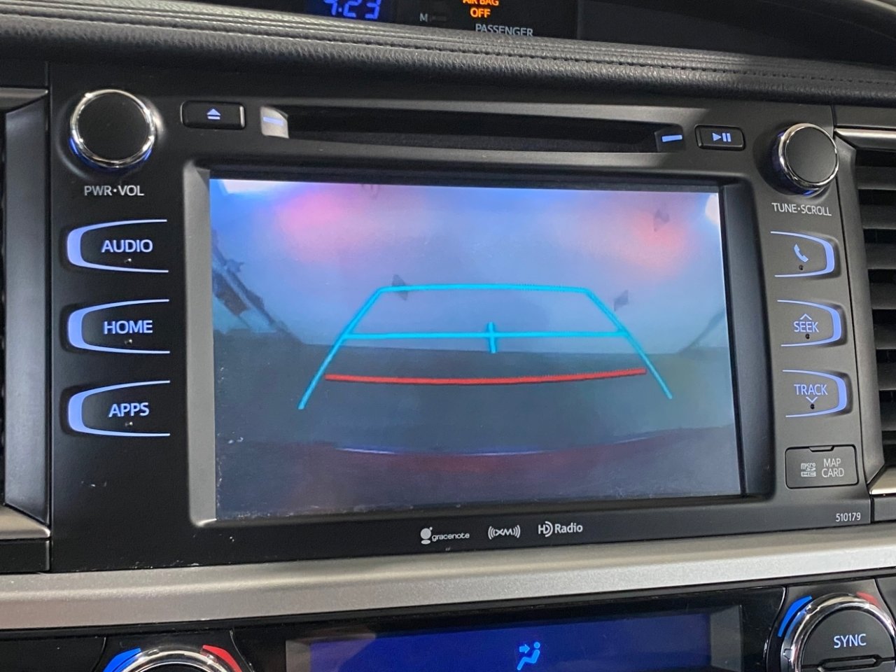 Used 2017 Toyota Highlander SE image 28