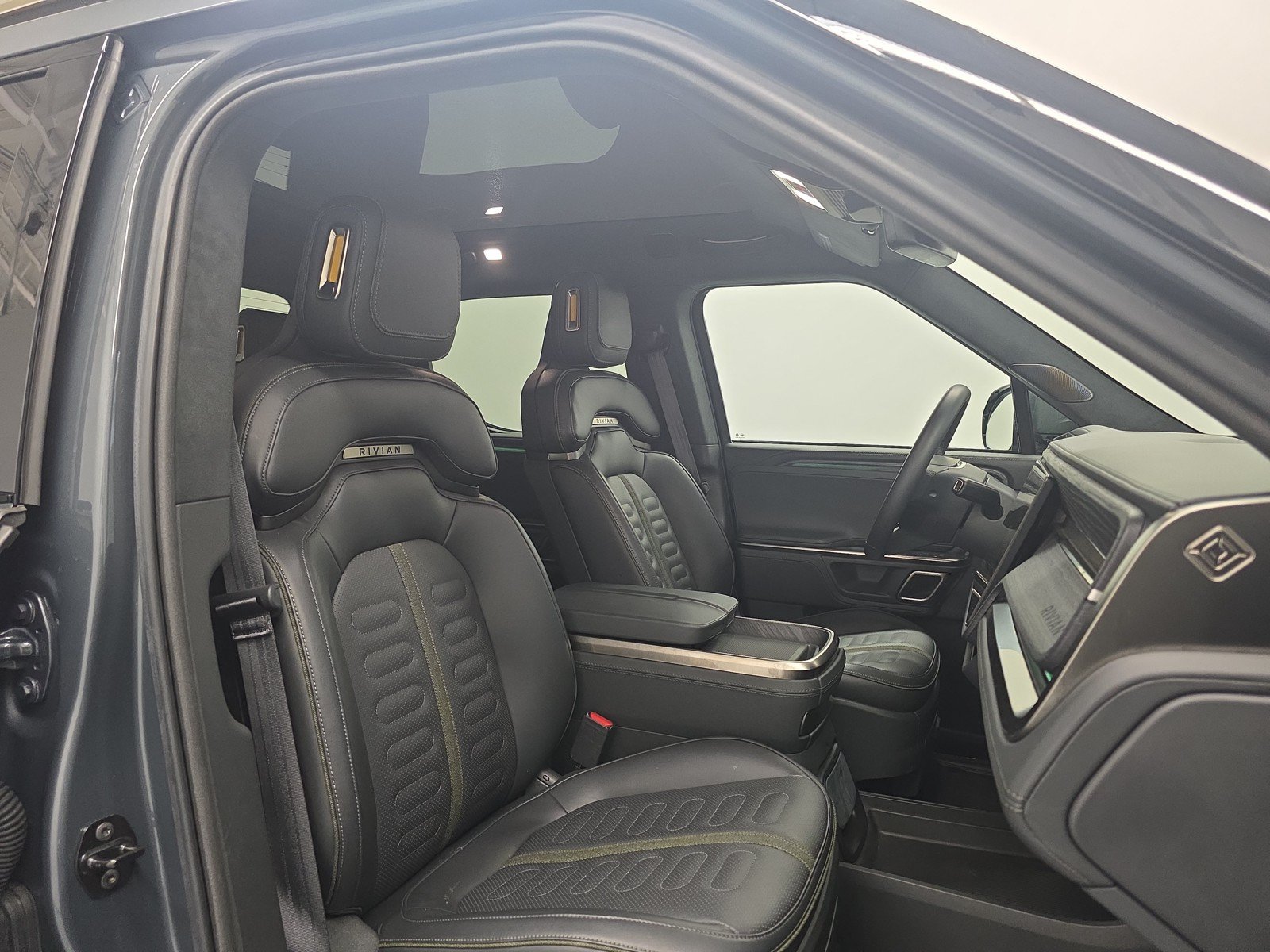 Used 2024 Rivian R1T Adventure AWD/4WD image 23