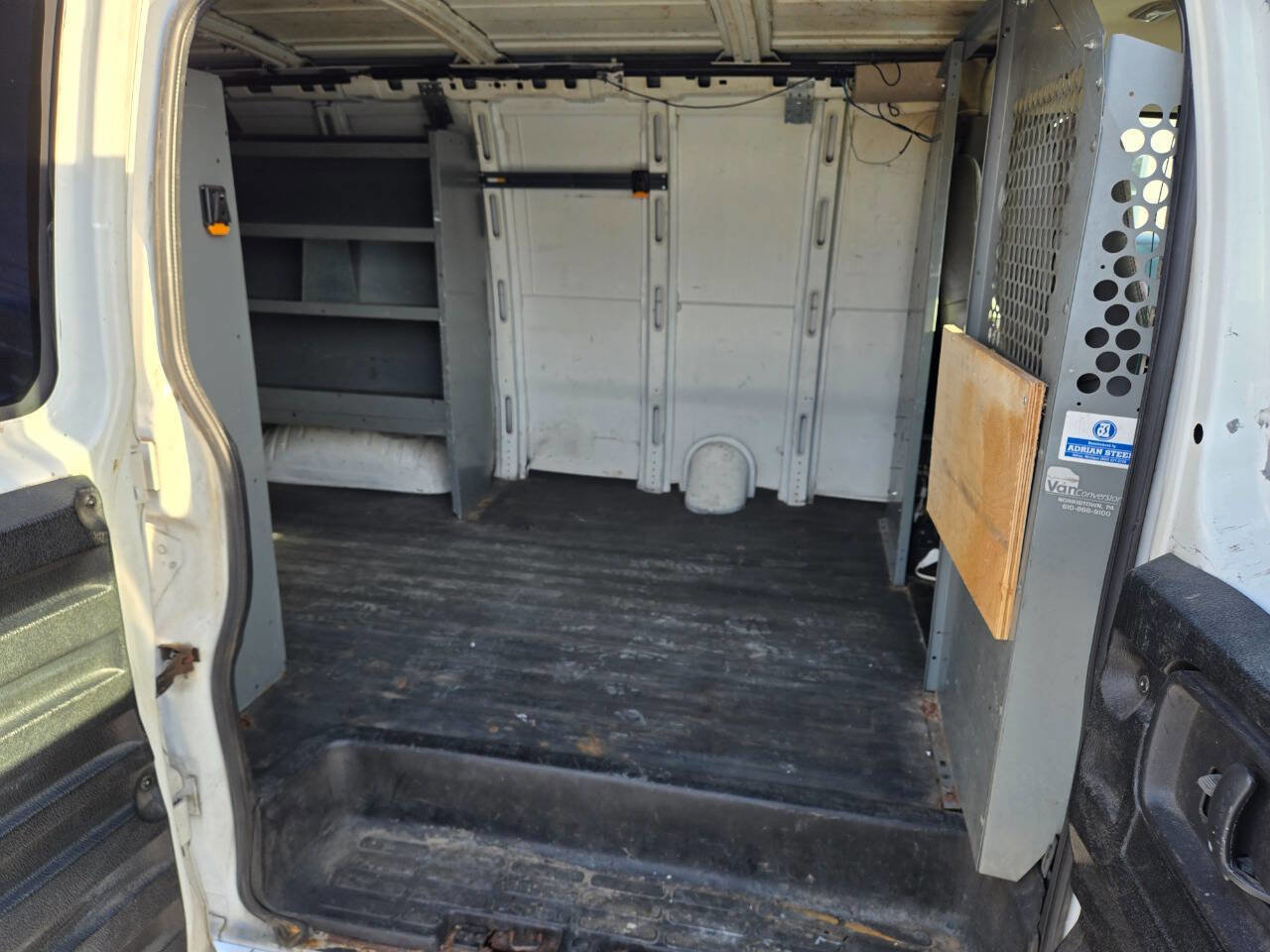 Used 2003 Chevrolet Express 2500 image 21