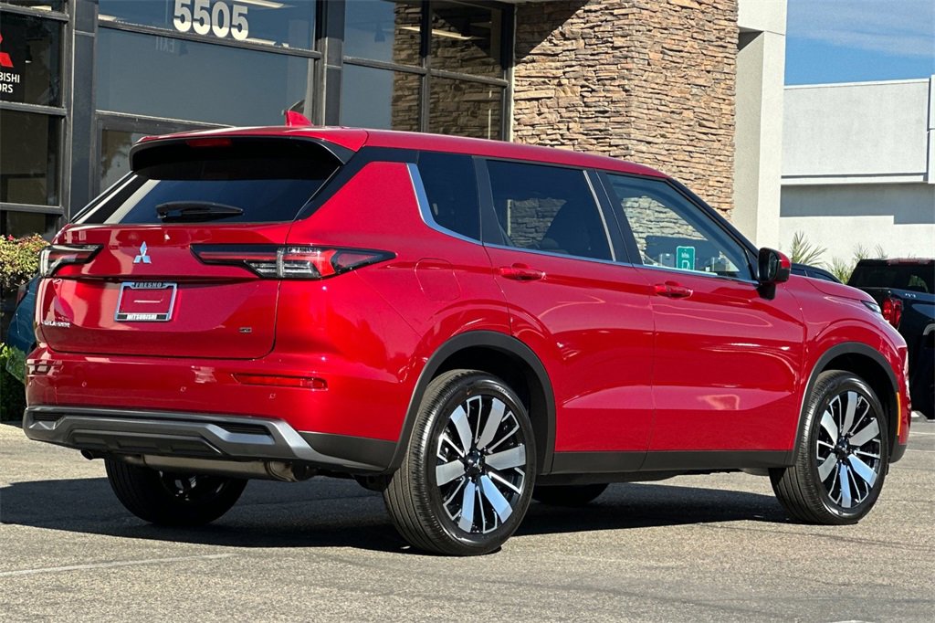 New 2025 Mitsubishi Outlander SE image 5