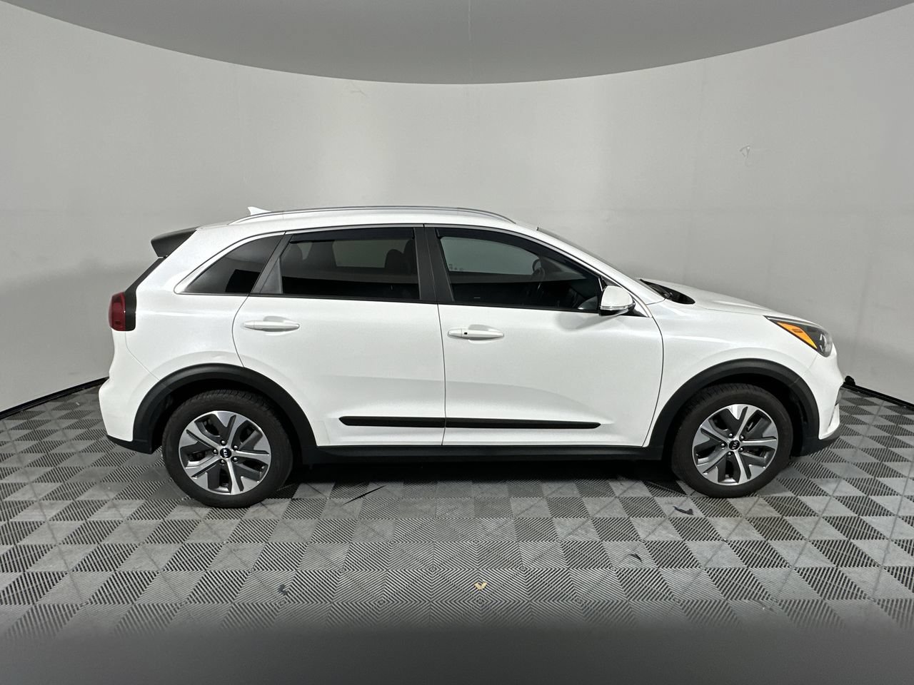 Used 2021 Kia Niro EX FWD image 19