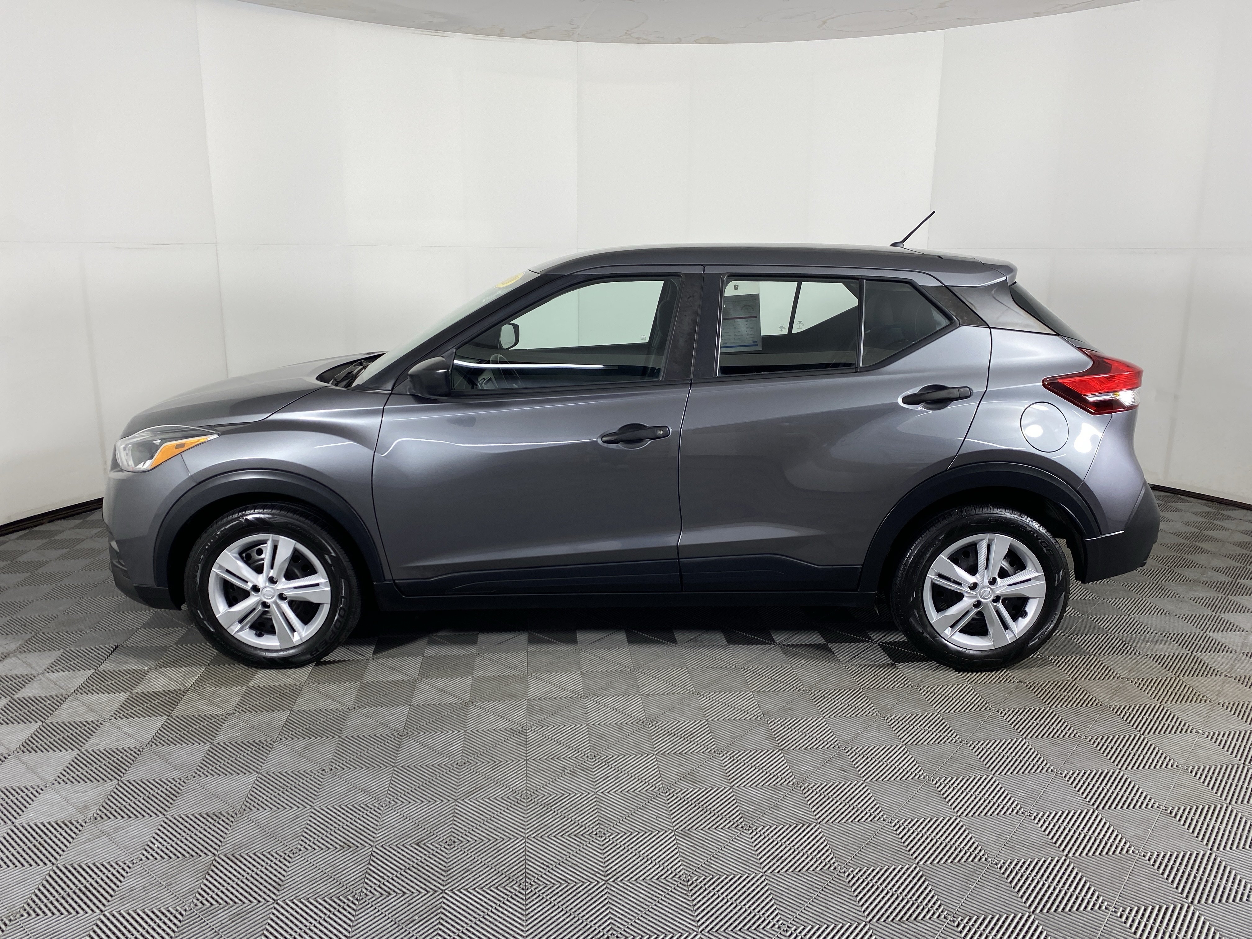 Used 2020 Nissan Kicks S FWD image 9