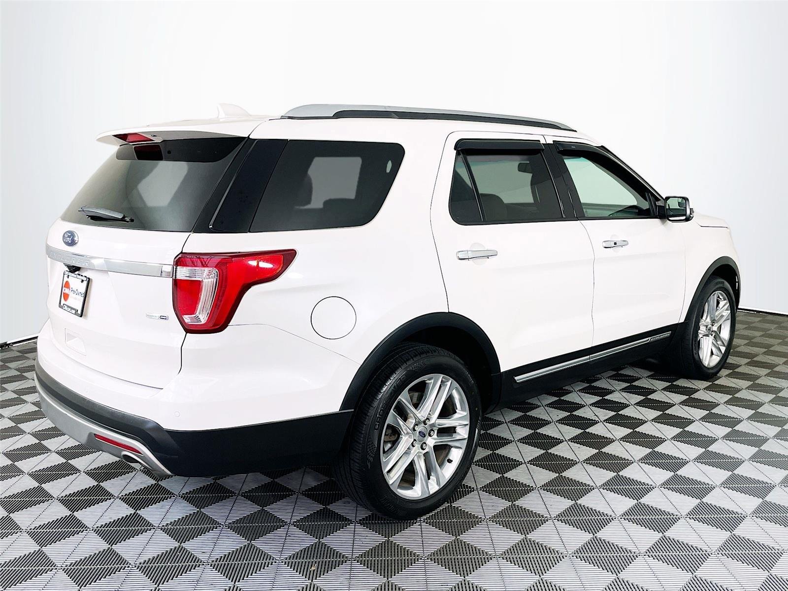 Used 2017 Ford Explorer Limited AWD/4WD image 9