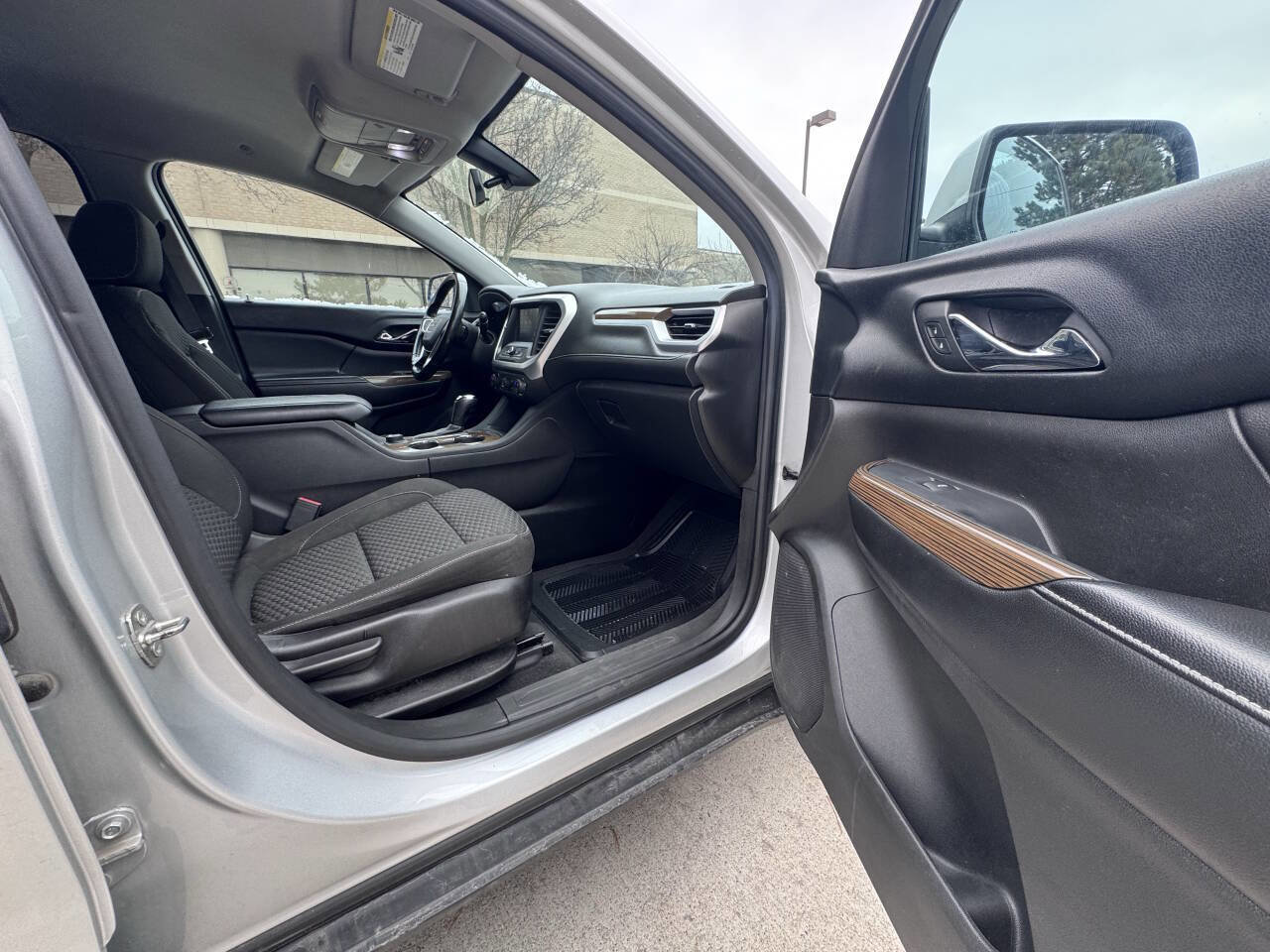 Used 2017 GMC Acadia SLE AWD/4WD image 17