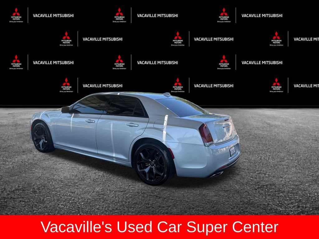 Used 2022 Chrysler 300 Touring L w/ Comfort Group RWD image 3