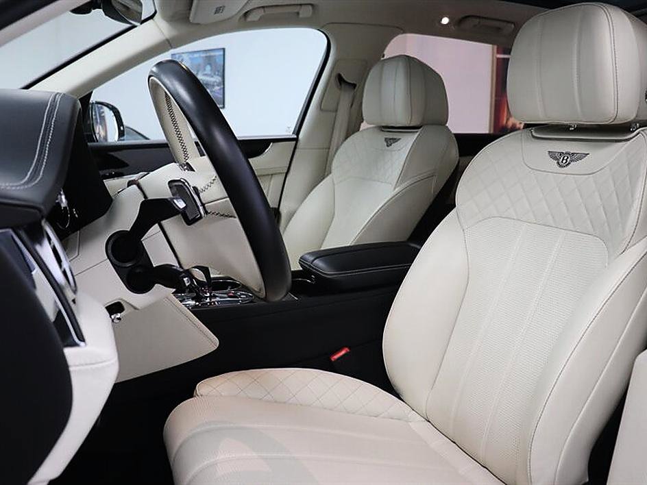 Used 2019 Bentley Bentayga AWD/4WD image 10
