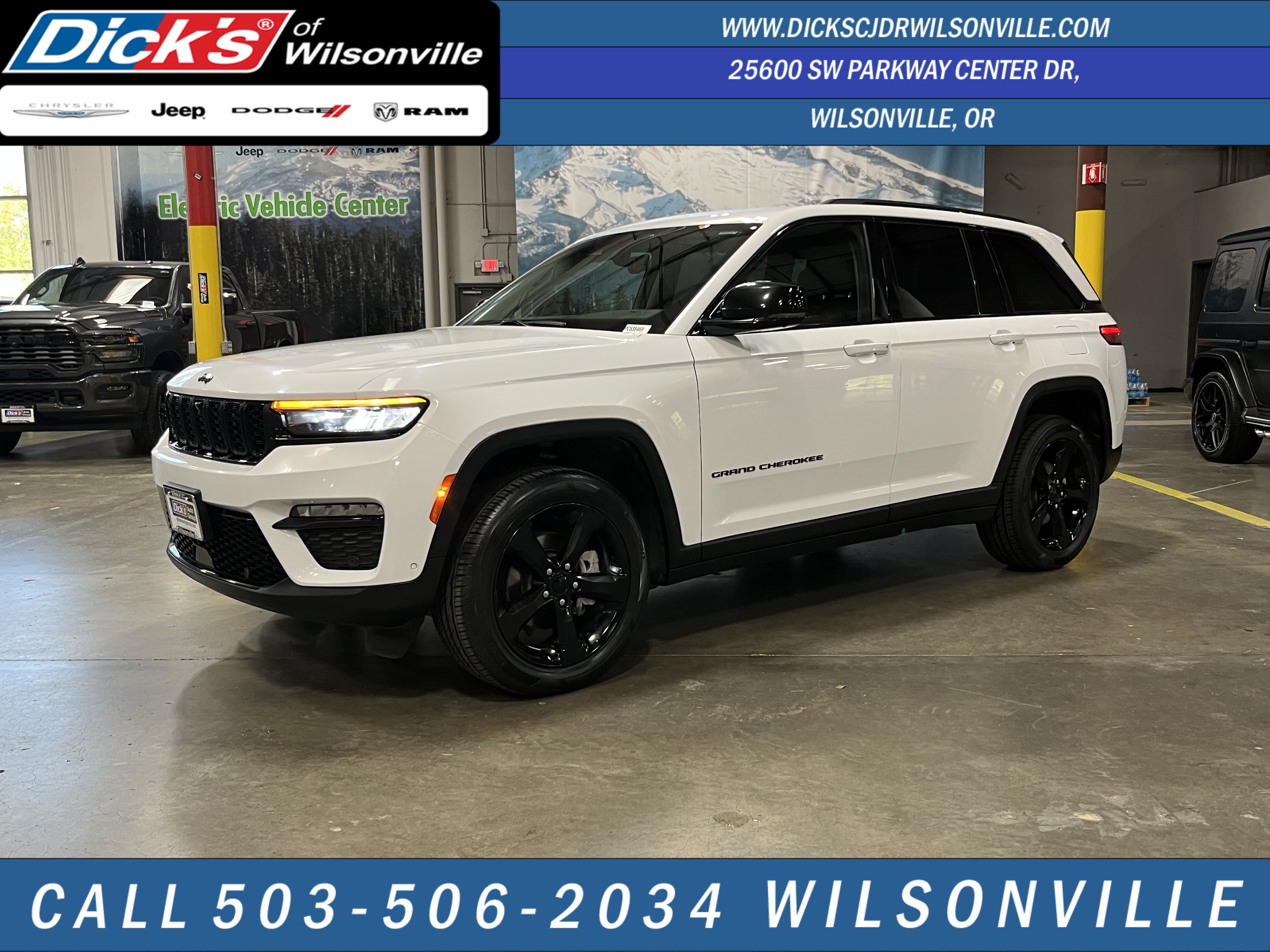 Used 2023 Jeep Grand Cherokee Limited w/ Luxury Tech Group II AWD/4WD image 1