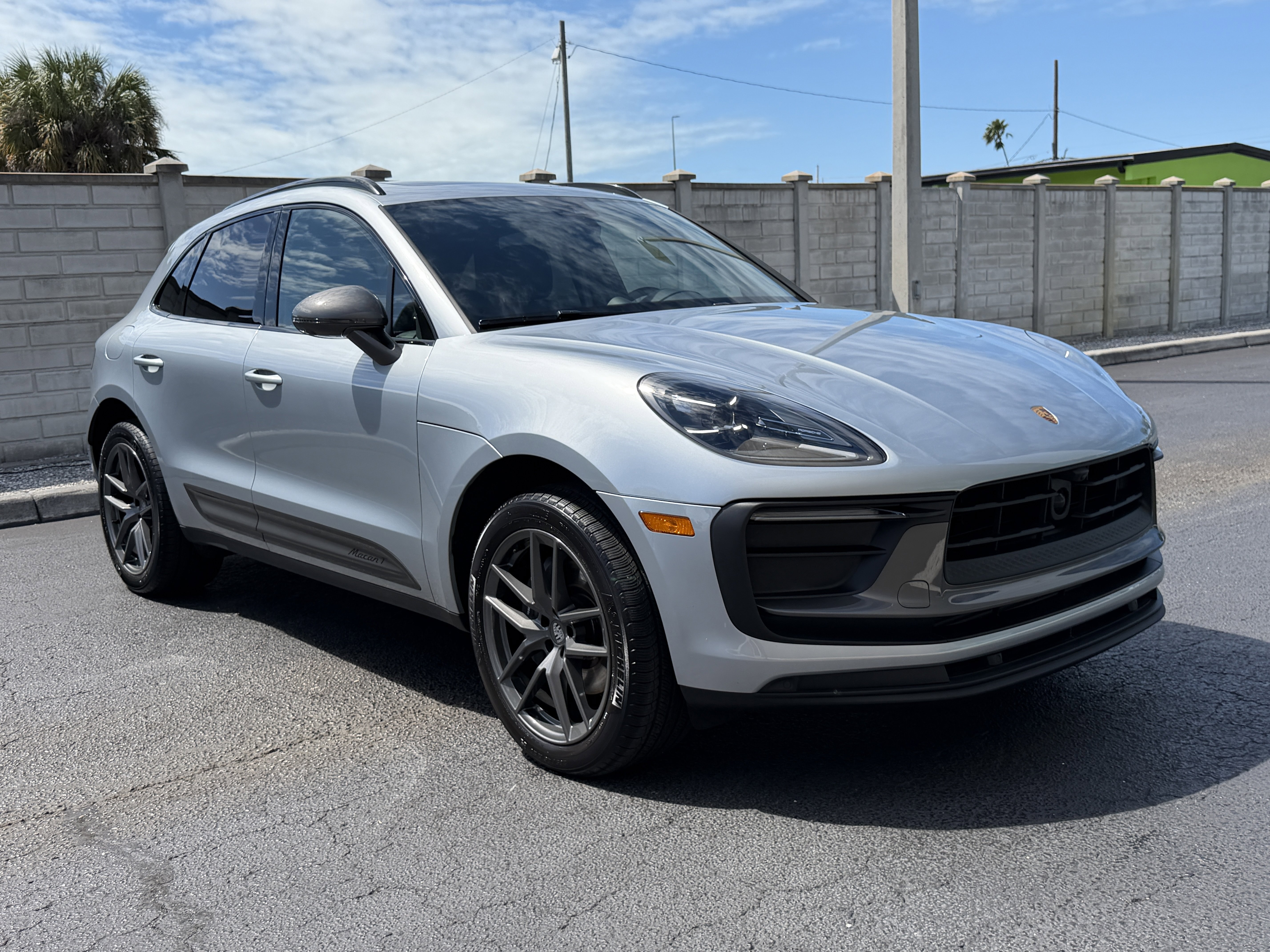 Certified 2025 Porsche Macan Turbo image 7