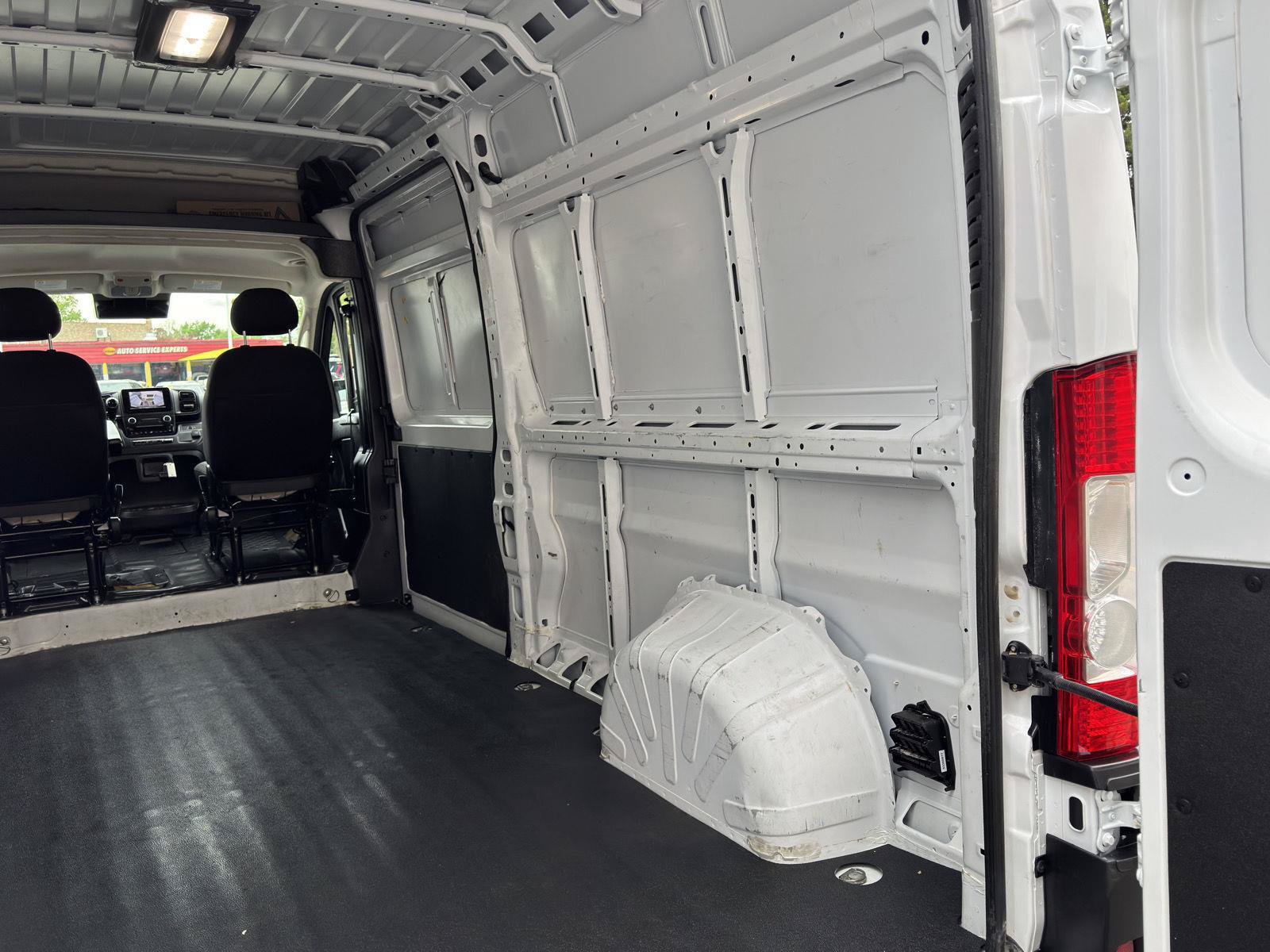 Used 2025 RAM ProMaster 2500 w/ Convenience Group FWD image 9
