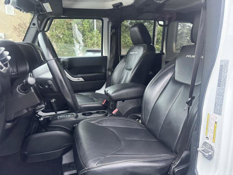 Used 2018 Jeep Wrangler Unlimited Rubicon w/ Connectivity Group AWD/4WD image 9
