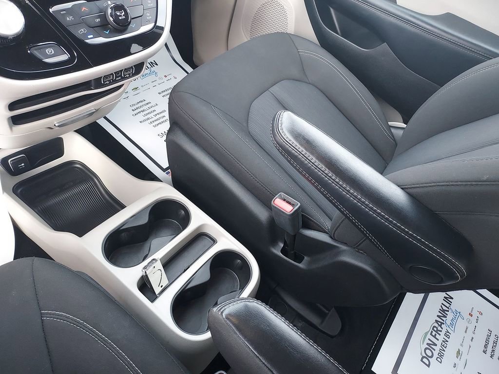 Used 2023 Chrysler Voyager LX image 26