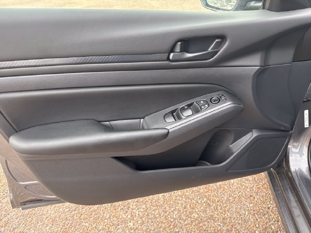 Certified 2025 Nissan Altima 2.5 S FWD image 11