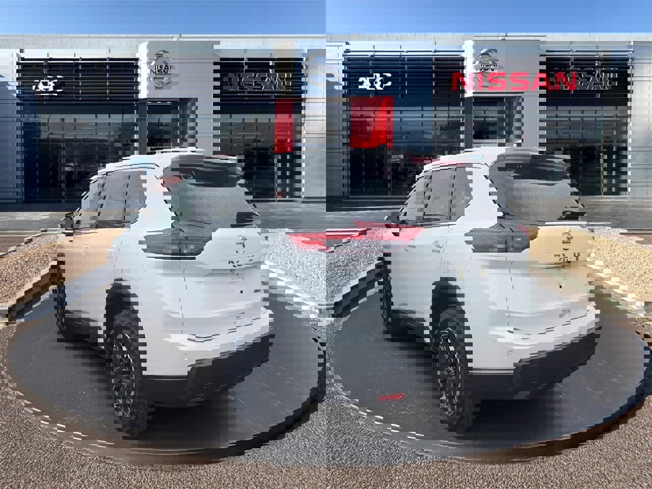 Used 2025 Nissan Rogue SV image 5