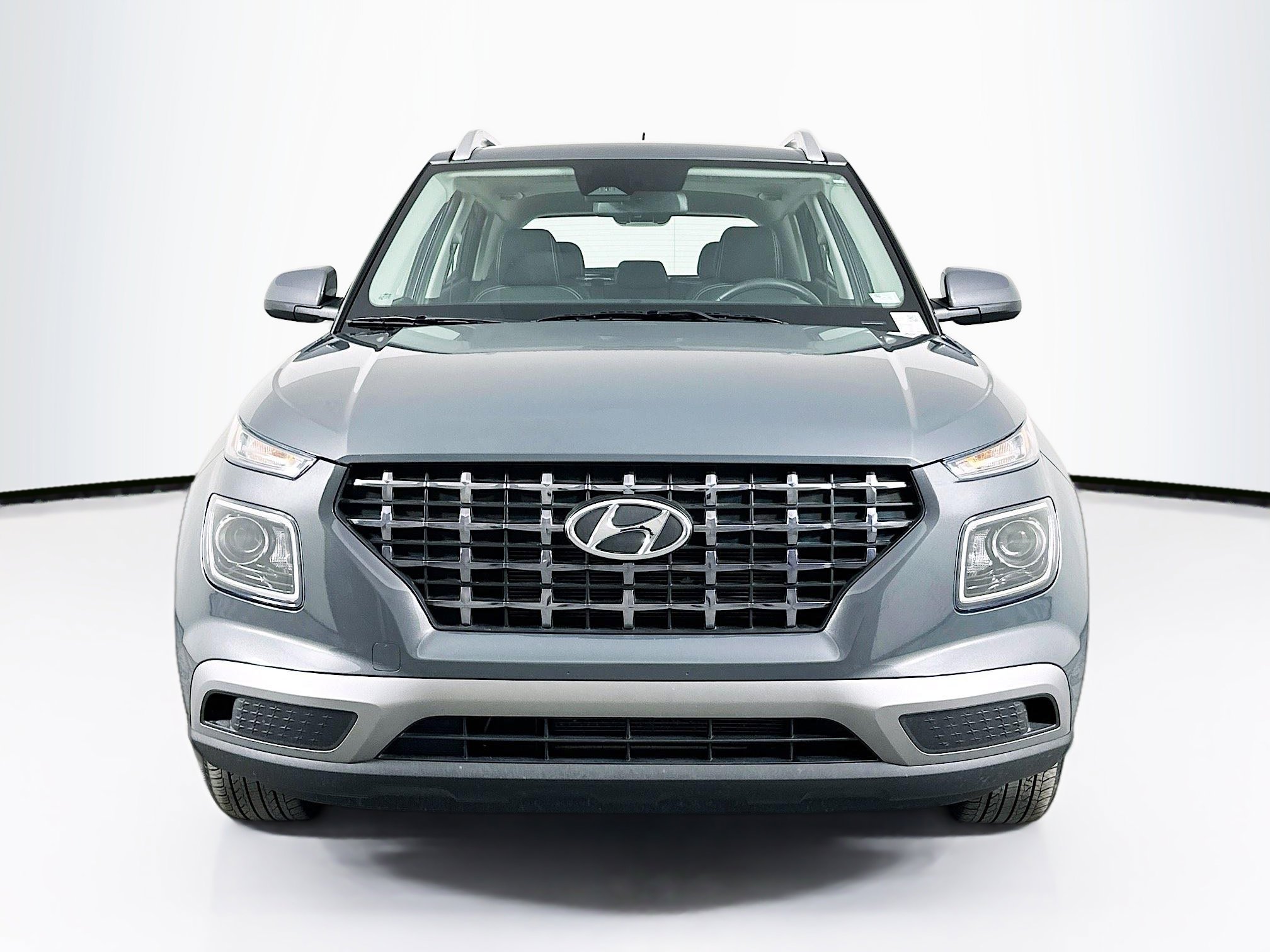 Used 2025 Hyundai Venue SEL image 2