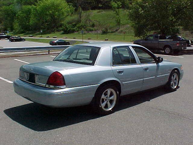 Used 2007 Ford Crown Victoria LX RWD image 10