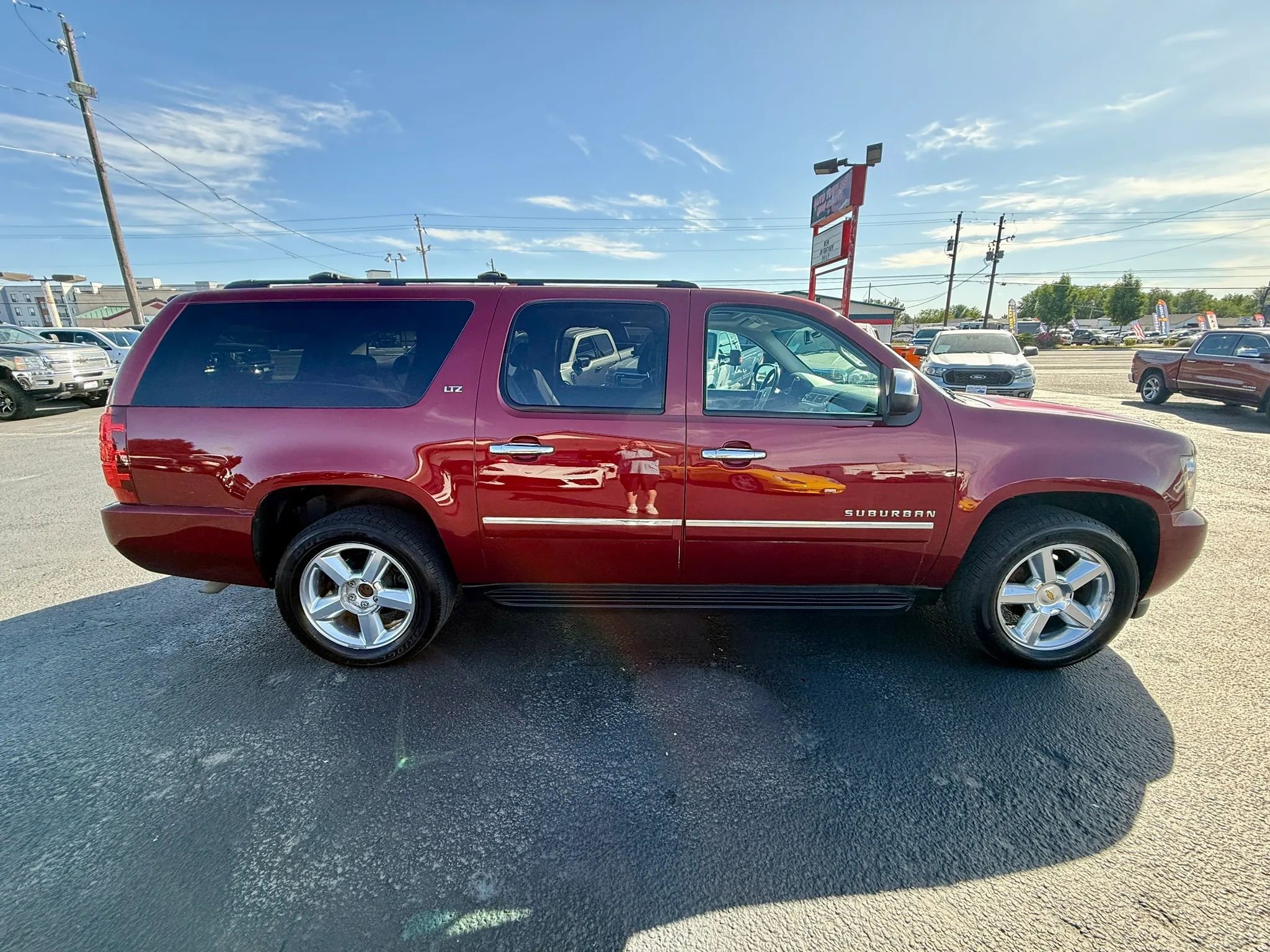 Used 2010 Chevrolet Suburban LTZ AWD/4WD image 6