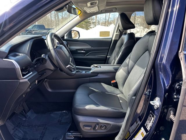 Used 2025 Toyota Grand Highlander AWD image 25