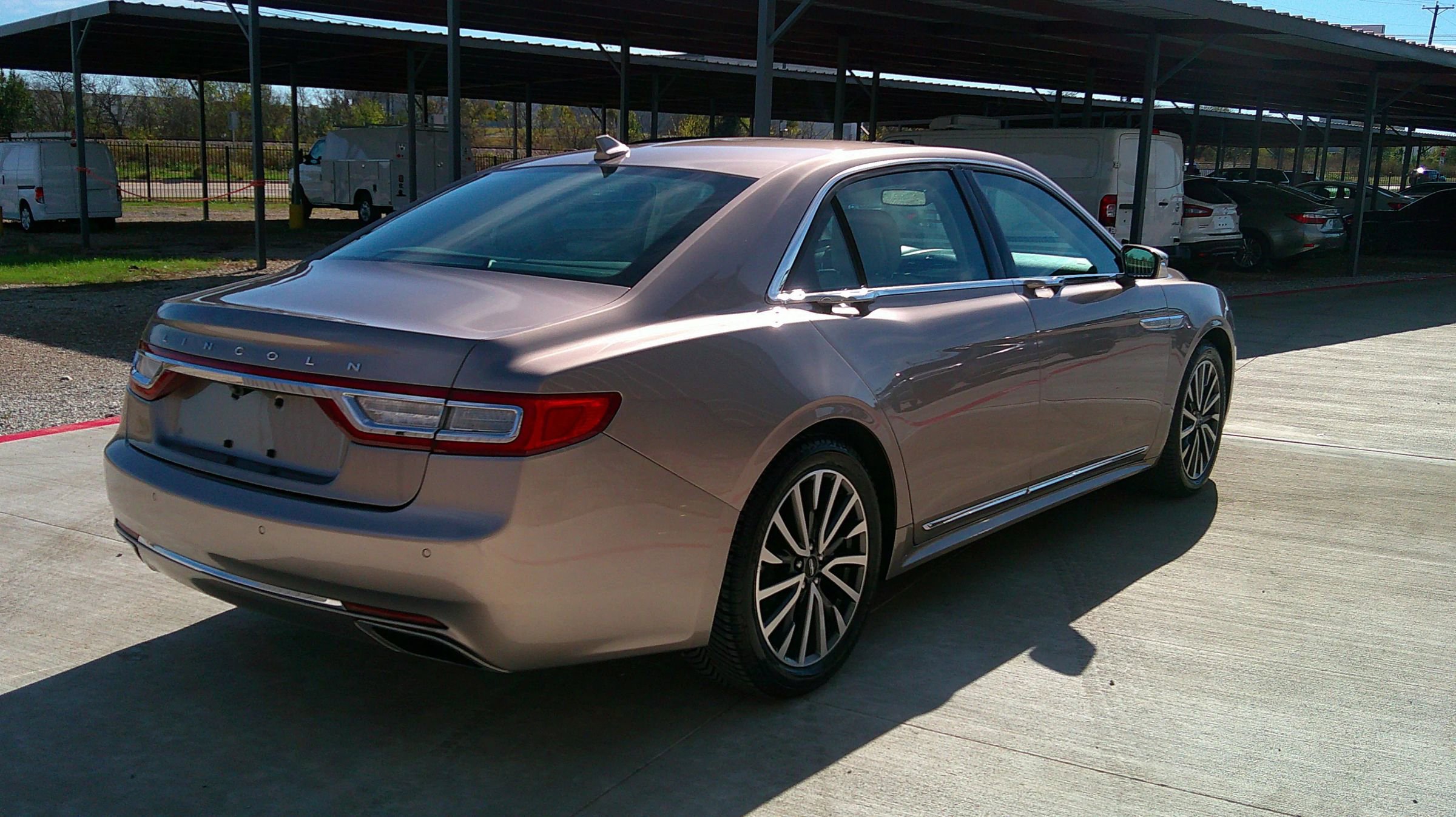 Used 2019 Lincoln Continental Select image 16