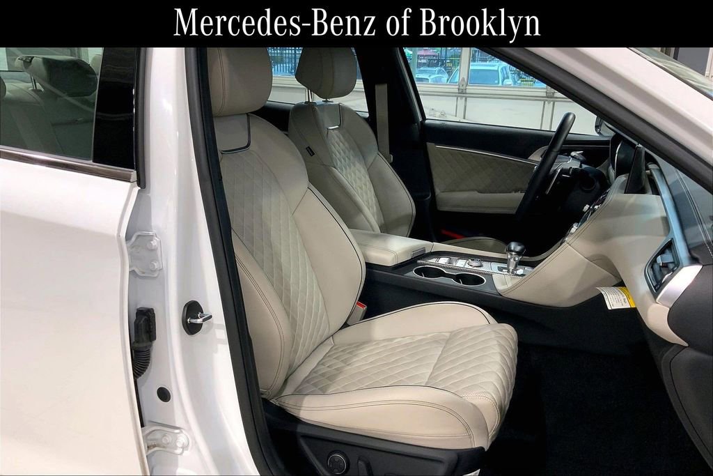 Used 2023 Genesis G70 3.3T w/ Sport Prestige Package image 8