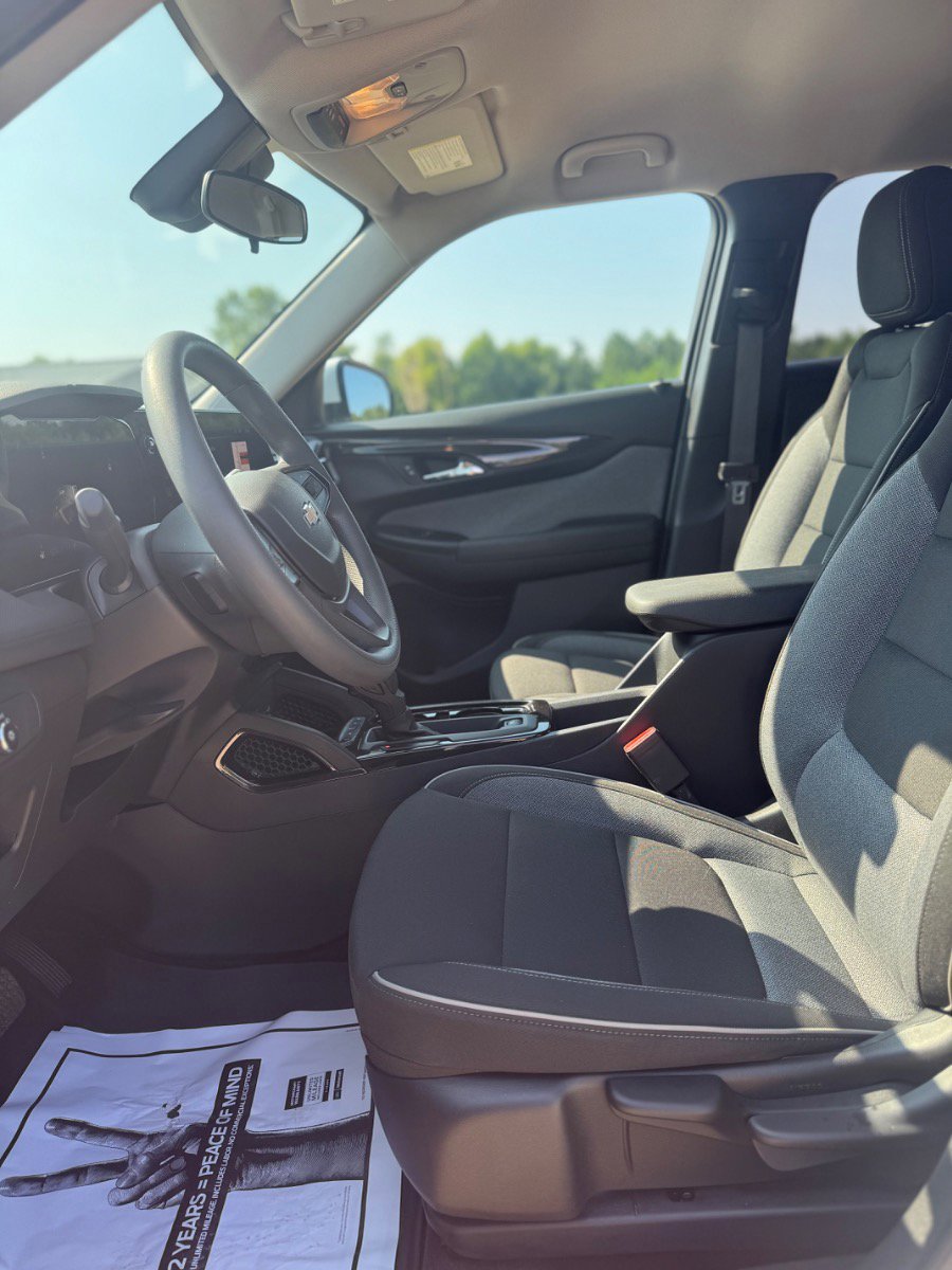 Used 2024 Chevrolet TrailBlazer LT w/ Driver Confidence Package image 12