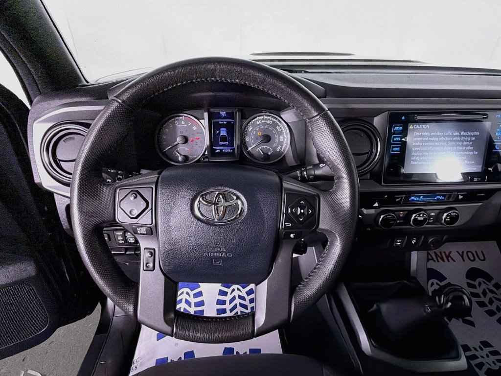 Used 2017 Toyota Tacoma TRD Sport AWD/4WD image 11