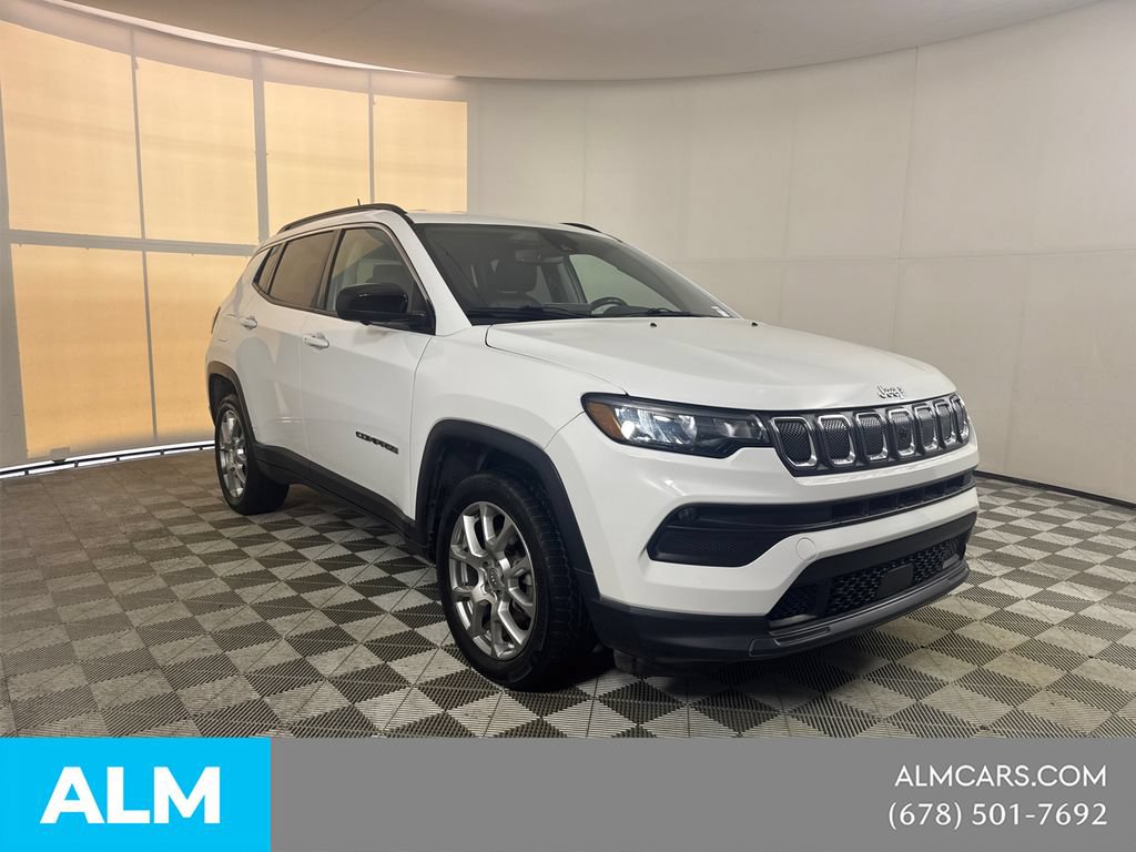 Used 2022 Jeep Compass Latitude AWD/4WD image 3