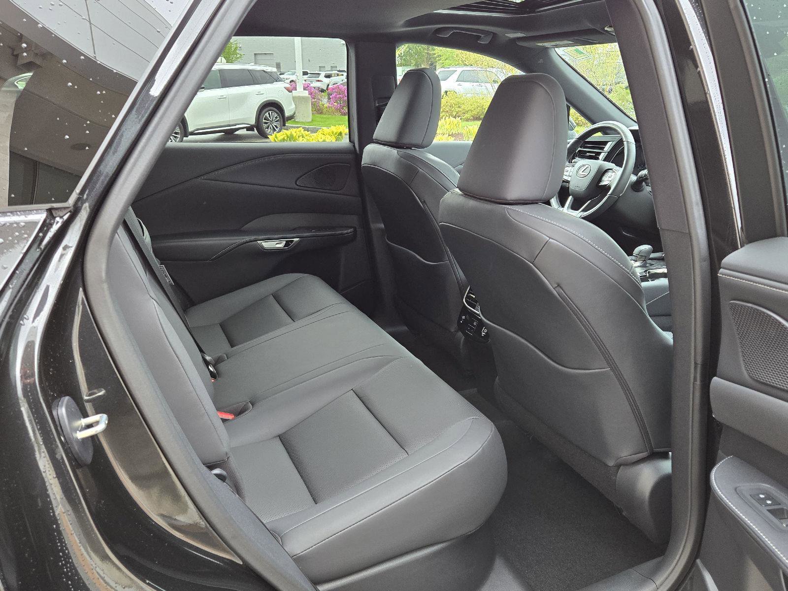 Used 2025 Lexus RX 350 Premium w/ Accessory Package AWD/4WD image 17