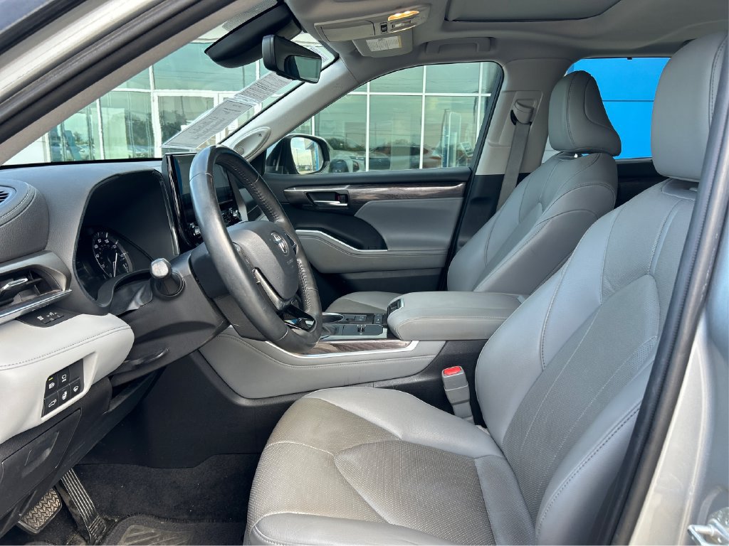 Used 2020 Toyota Highlander Limited FWD image 9