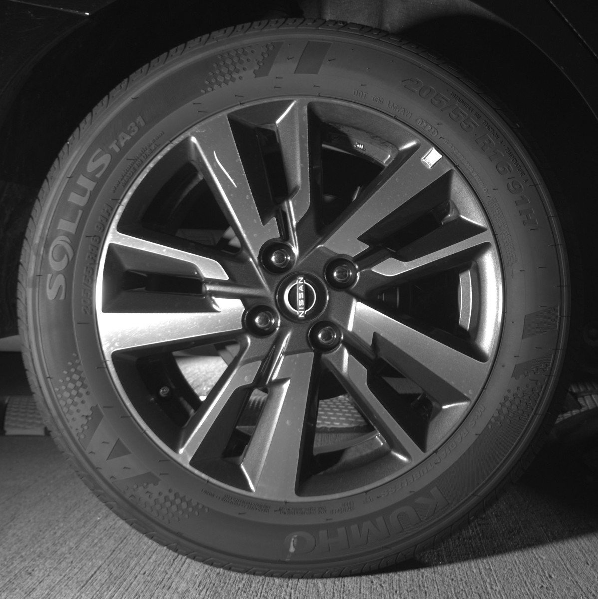 Used 2025 Nissan Versa SV image 15