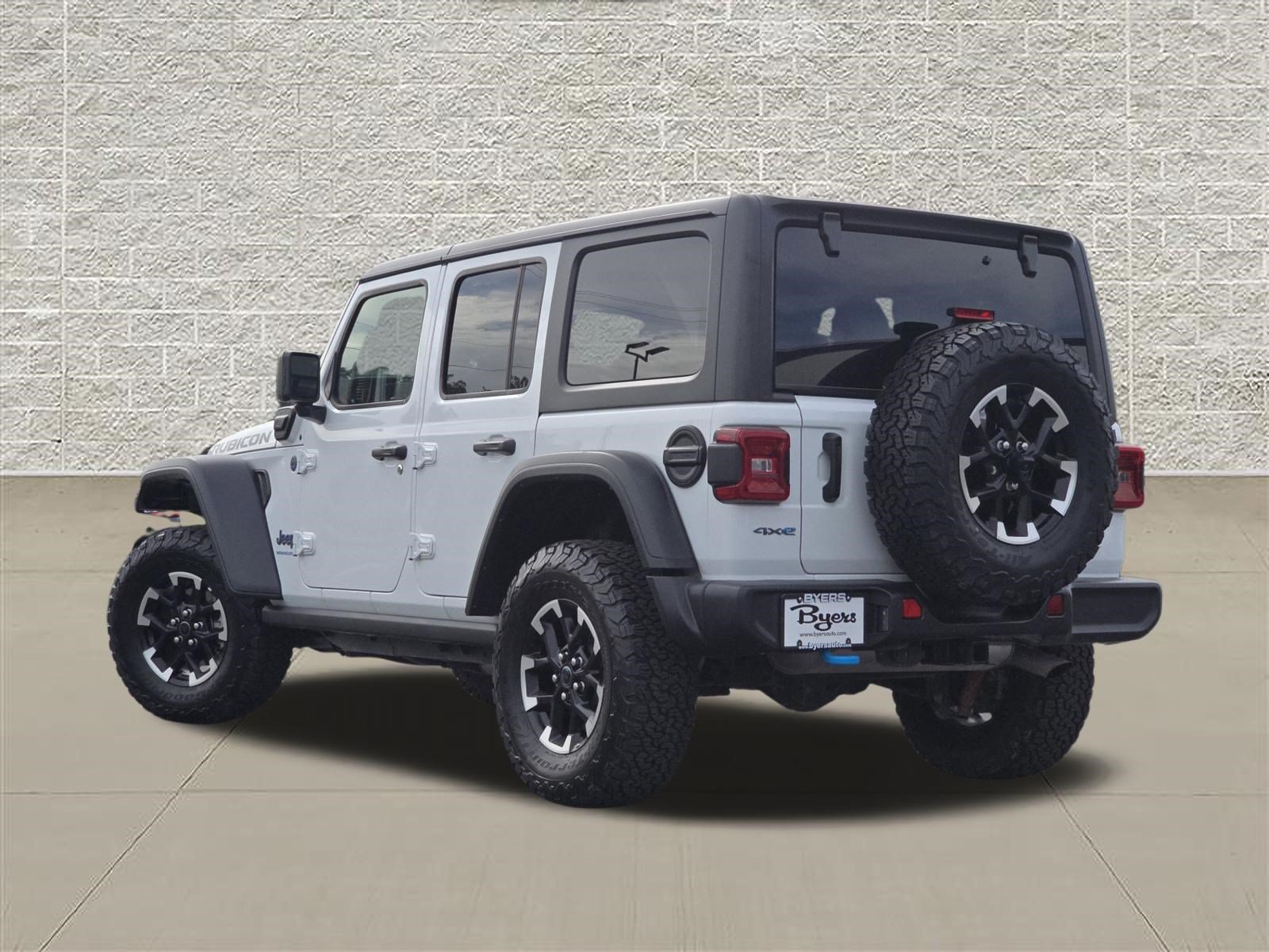Used 2025 Jeep Wrangler Unlimited Rubicon 4xe w/ Convenience Group AWD/4WD image 5