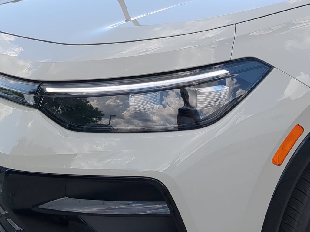 New 2026 Volkswagen Tiguan SE R-Line FWD image 6