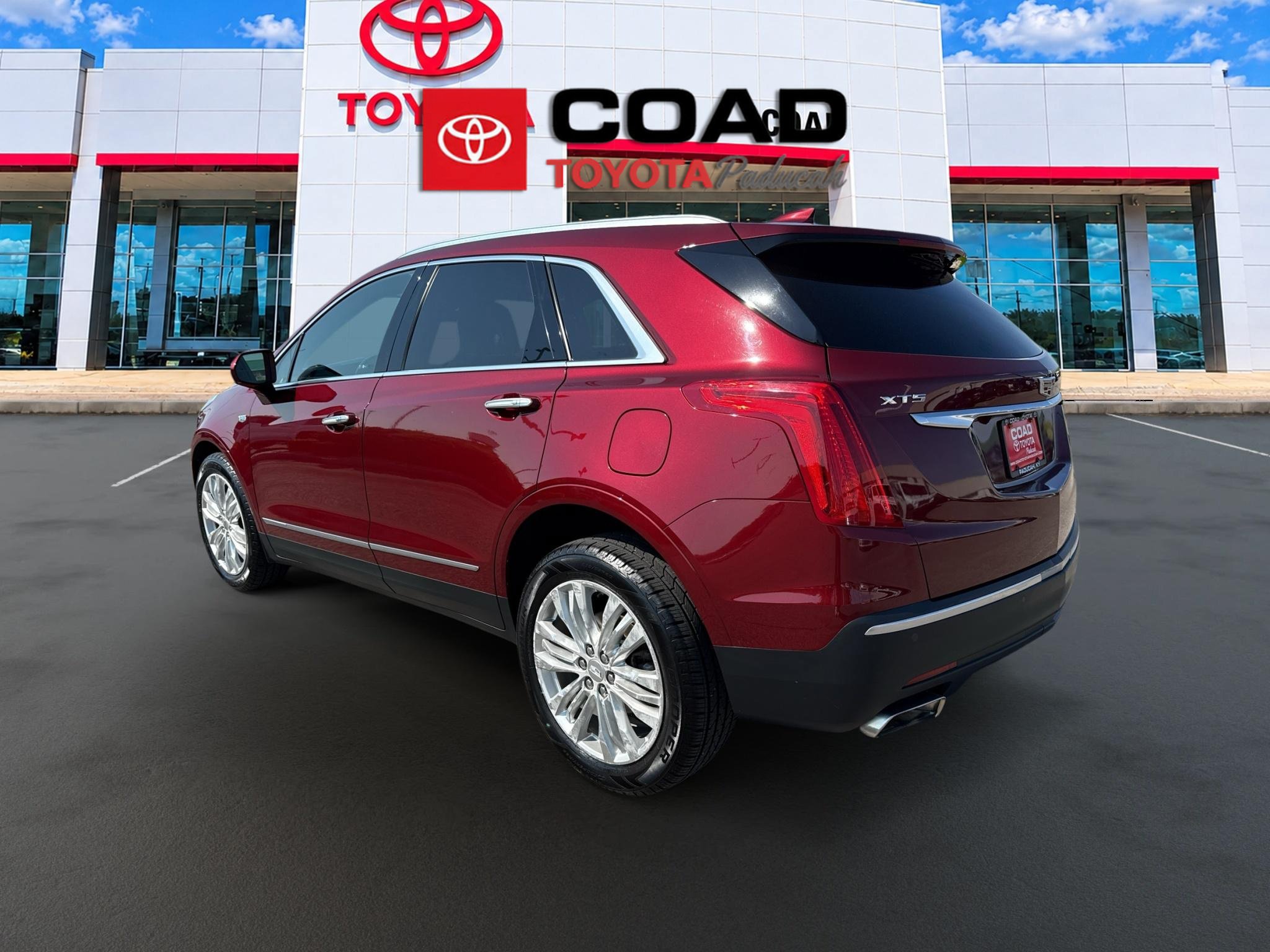 Used 2018 Cadillac XT5 Premium Luxury FWD image 3