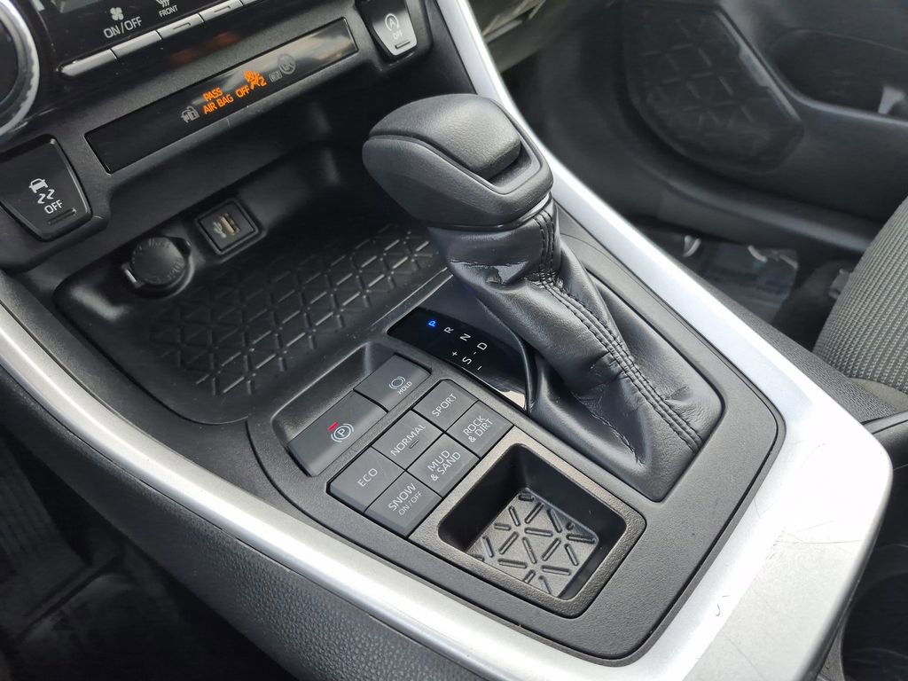 Used 2024 Toyota RAV4 LE image 22