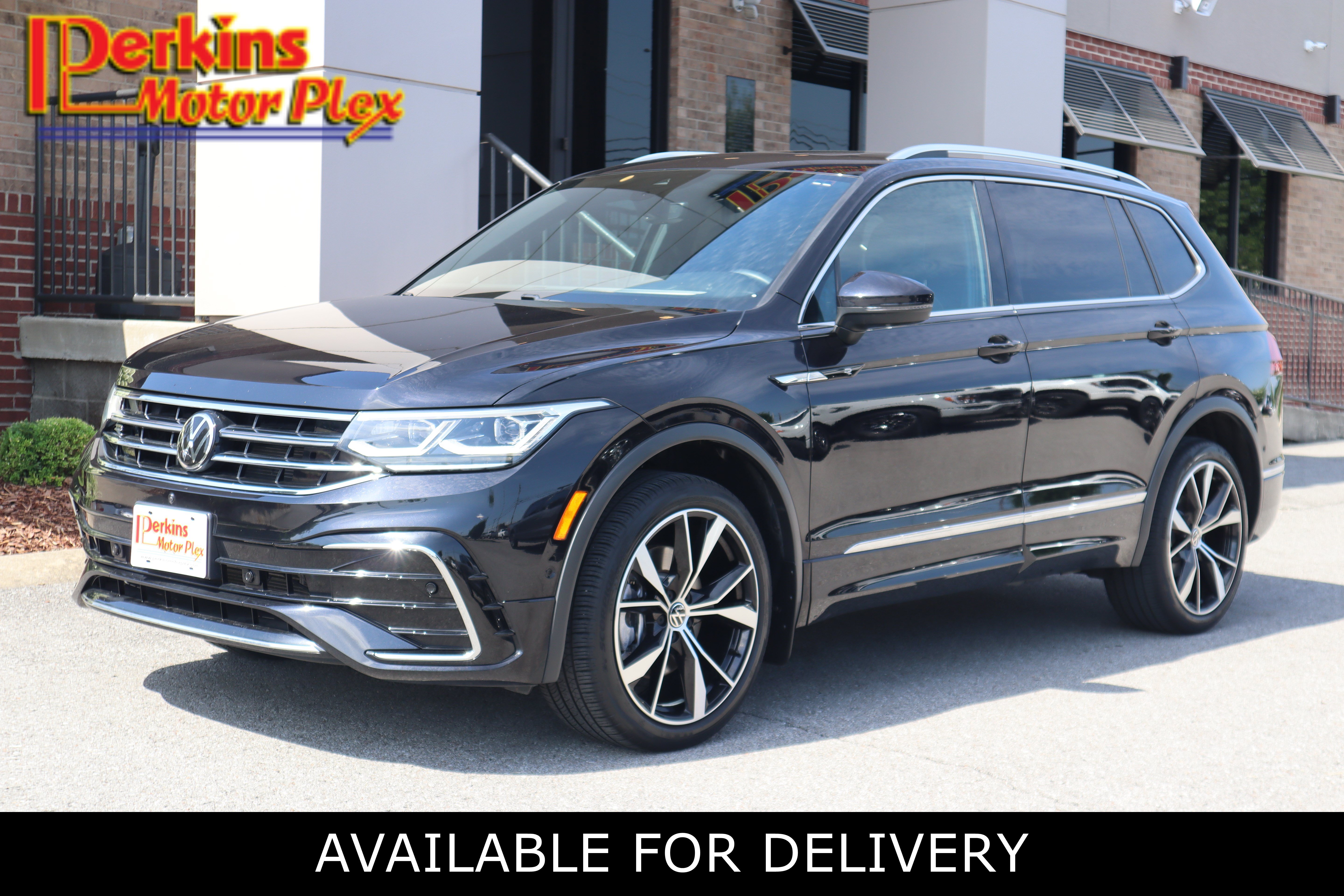 Used 2022 Volkswagen Tiguan SEL R-Line AWD/4WD image 1