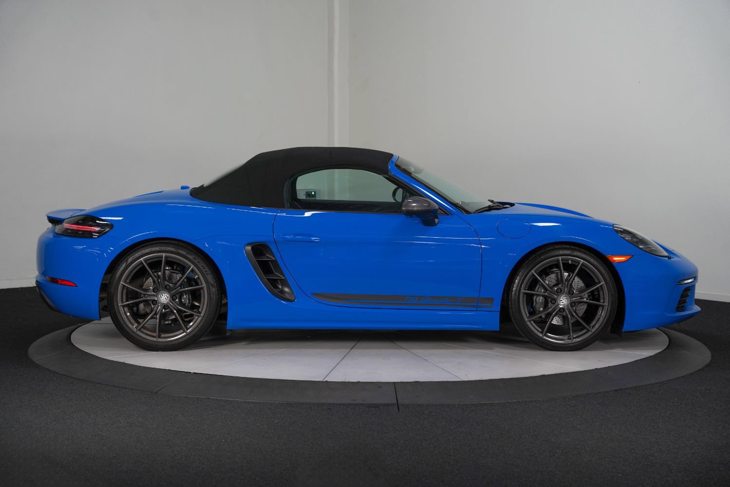 Used 2022 Porsche 718 Boxster RWD image 10