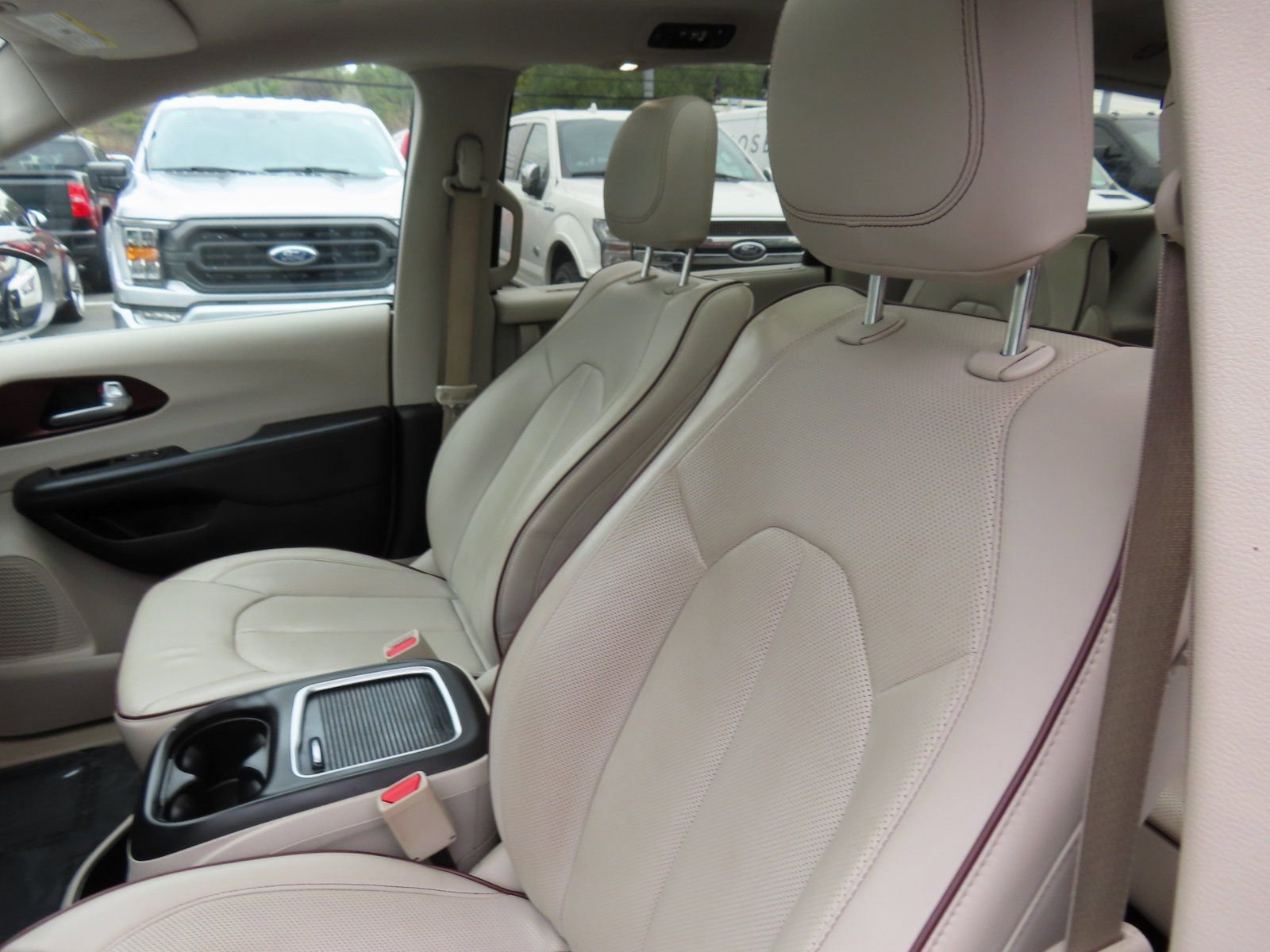 Used 2017 Chrysler Pacifica Limited image 28