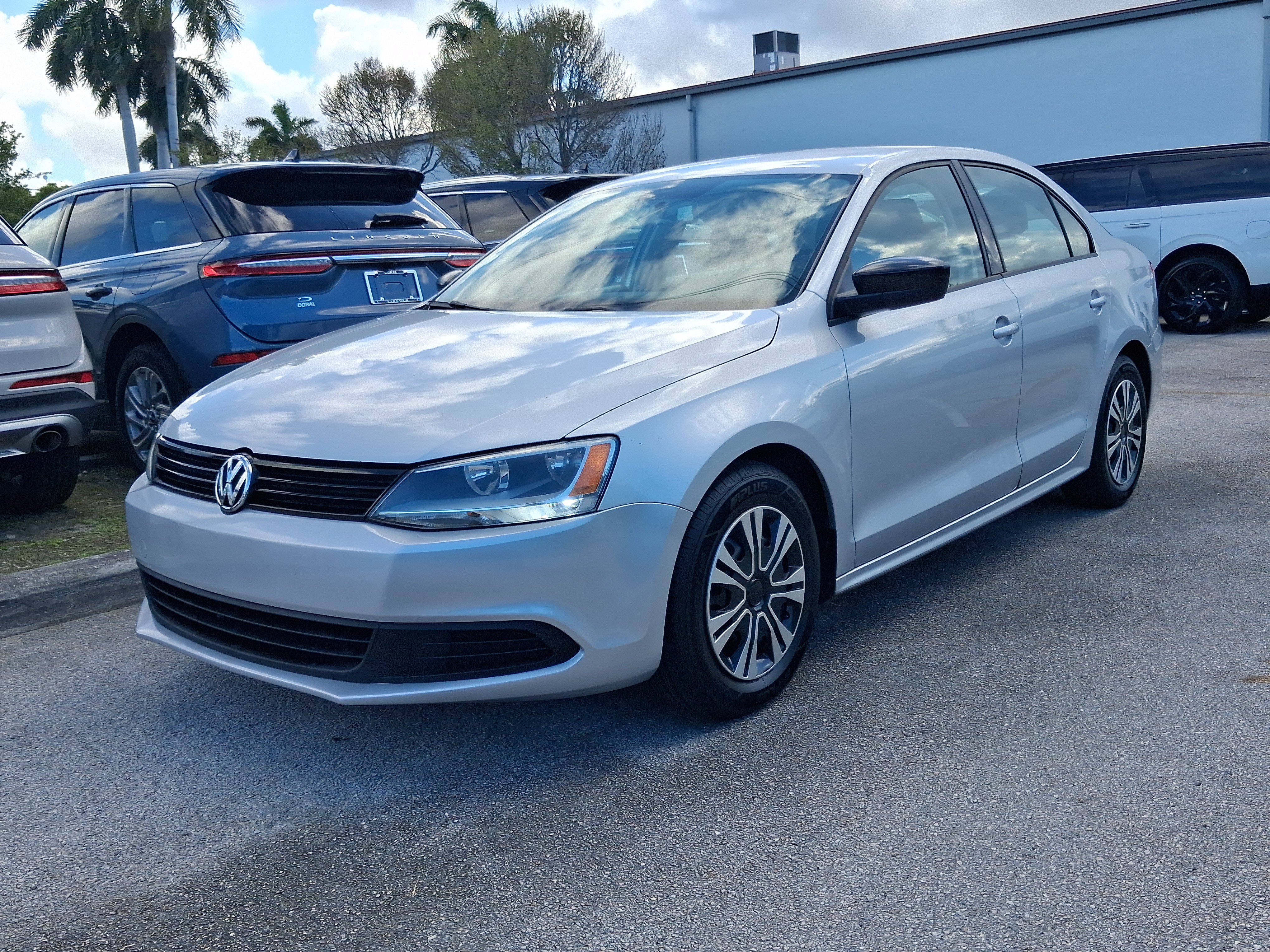 Used 2014 Volkswagen Jetta S FWD image 2