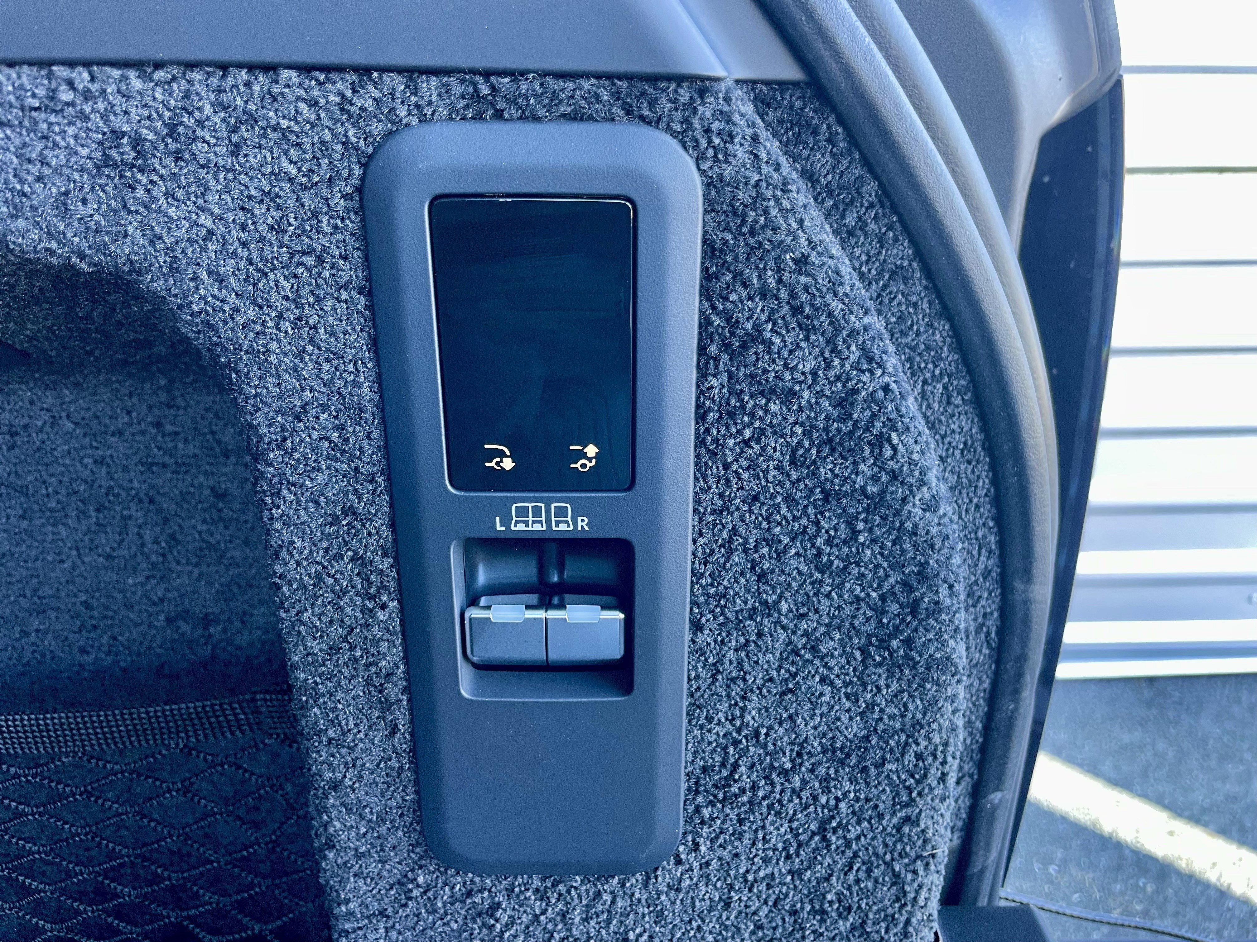 New 2025 Land Rover Range Rover SE image 37